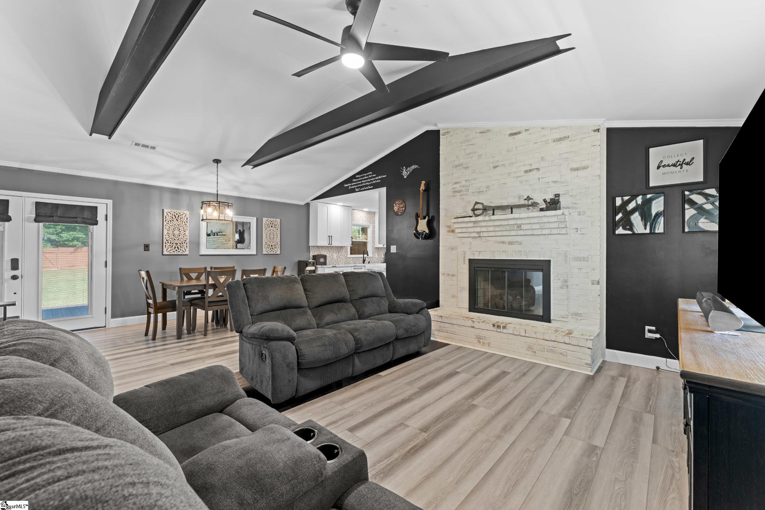 312 Spring Creek Drive Property Photo 4