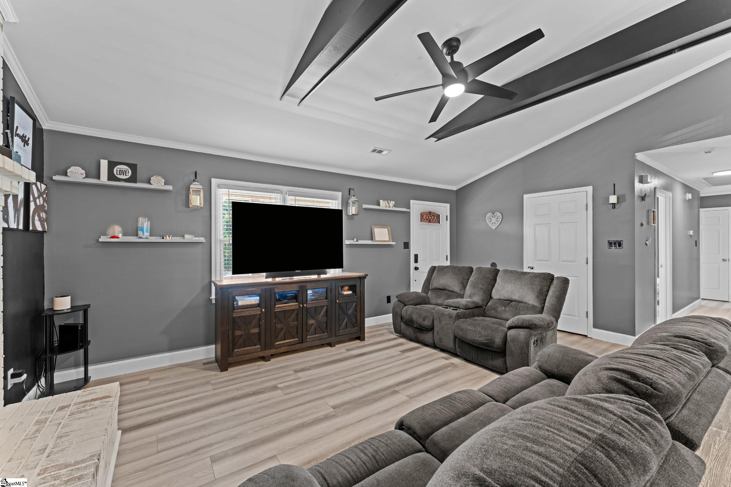 312 Spring Creek Drive Property Photo 6