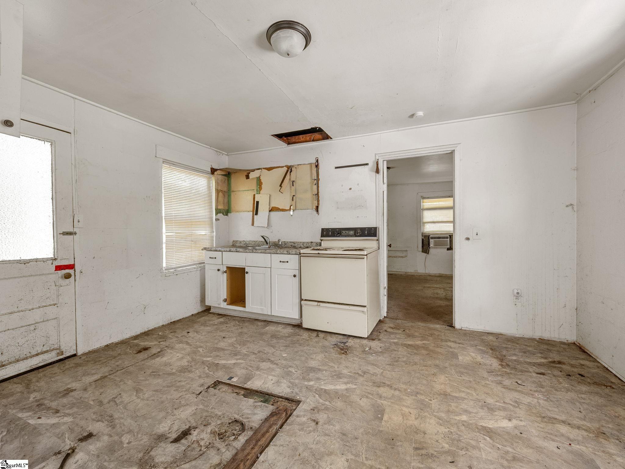 214 2nd Street Property Photo 9