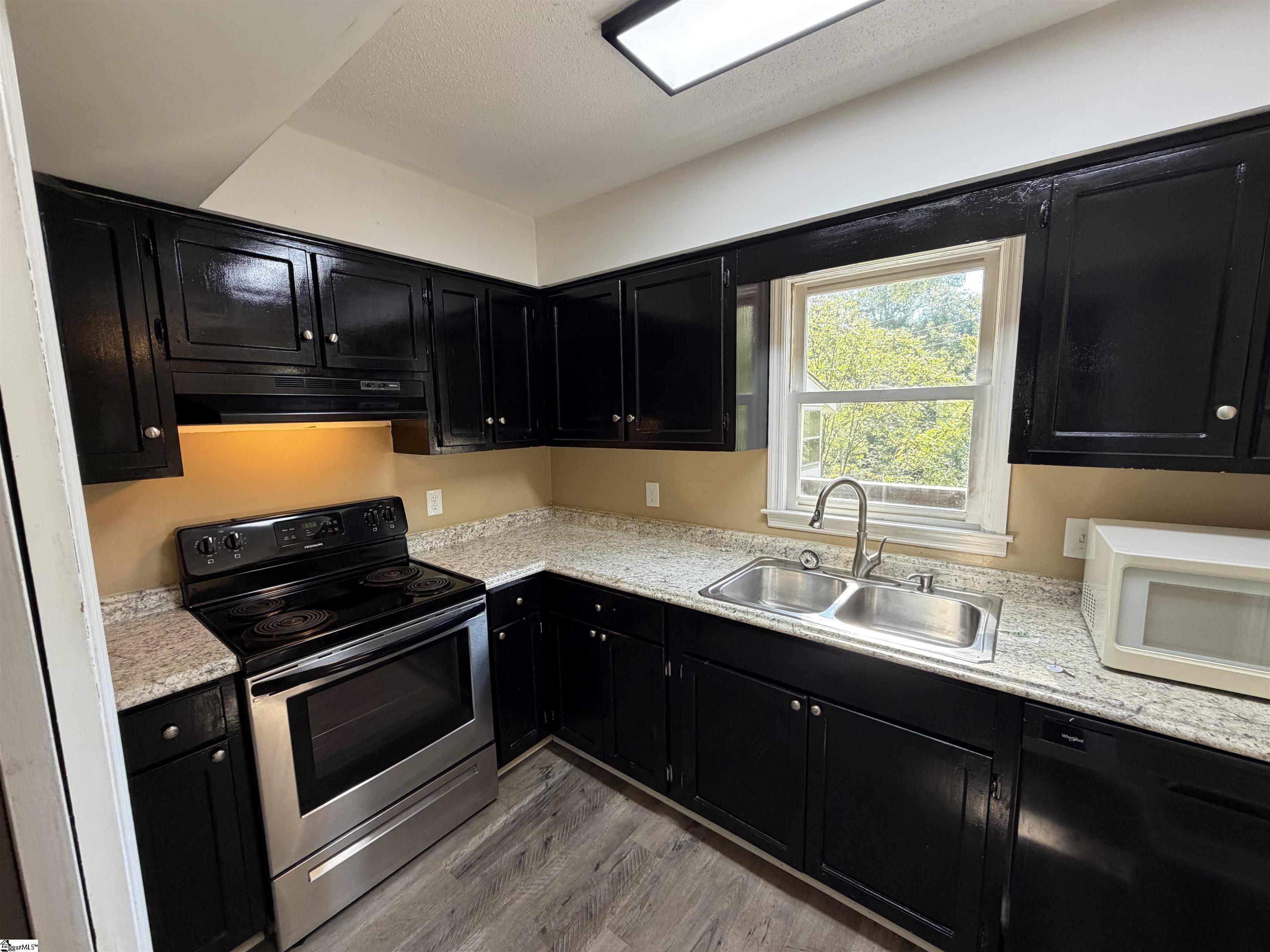 108 Birch Grove Property Photo 4