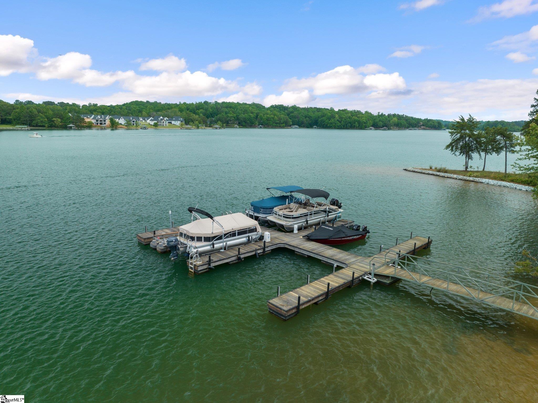 564 Sunset Point Drive Property Photo 3