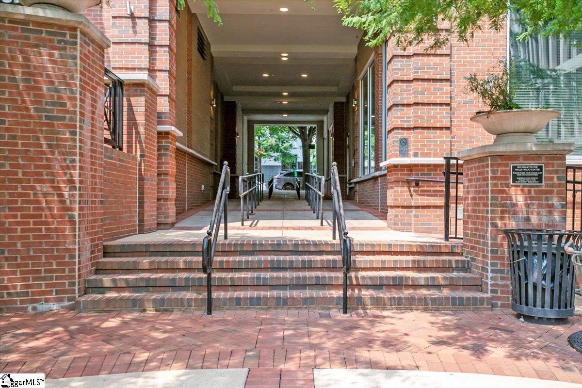 10 E Washington Street Property Photo 1