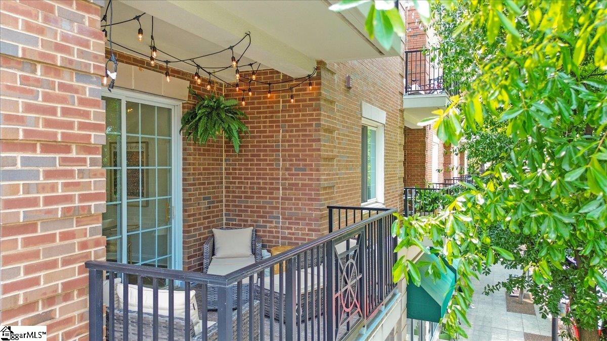 10 E Washington Street Property Photo 3