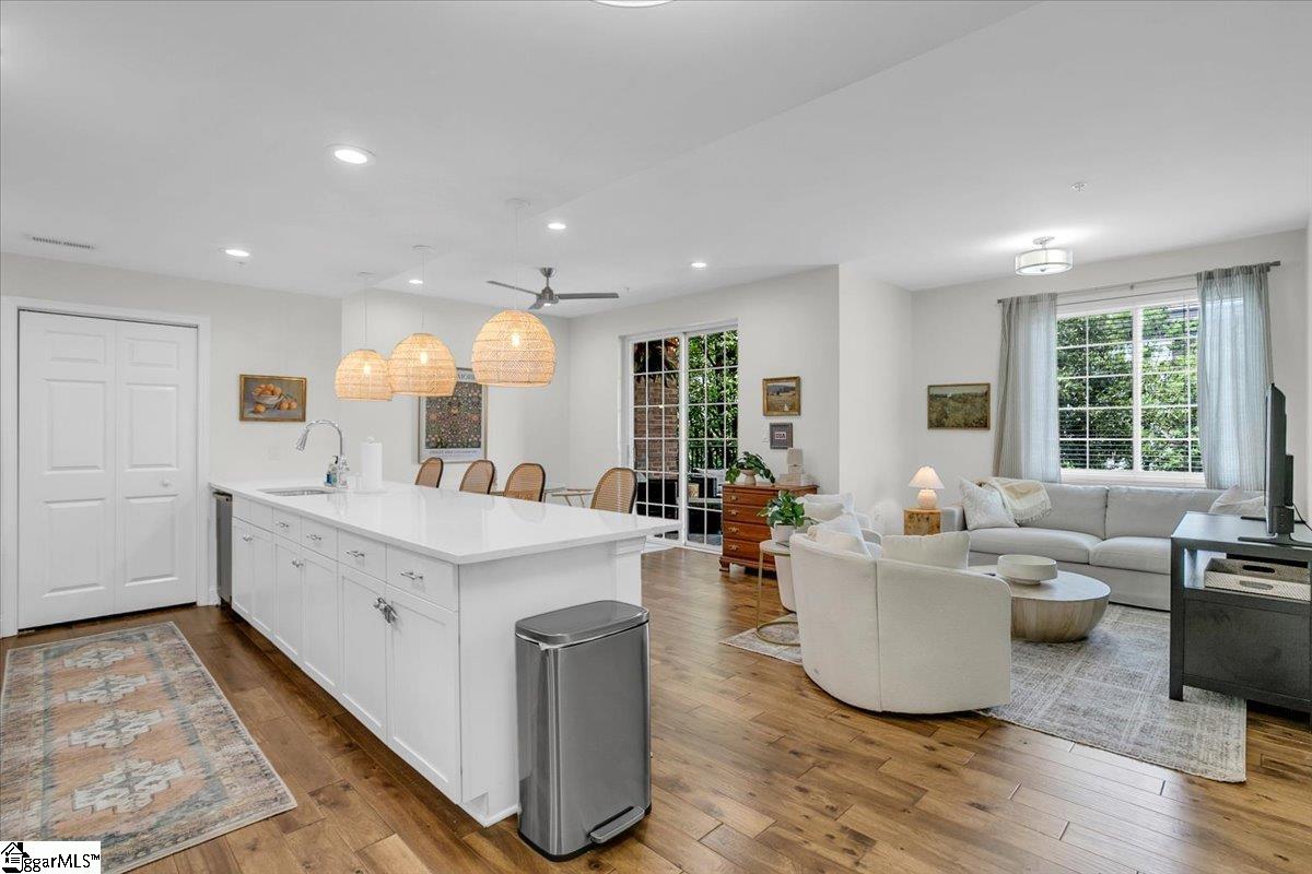 10 E Washington Street Property Photo 7