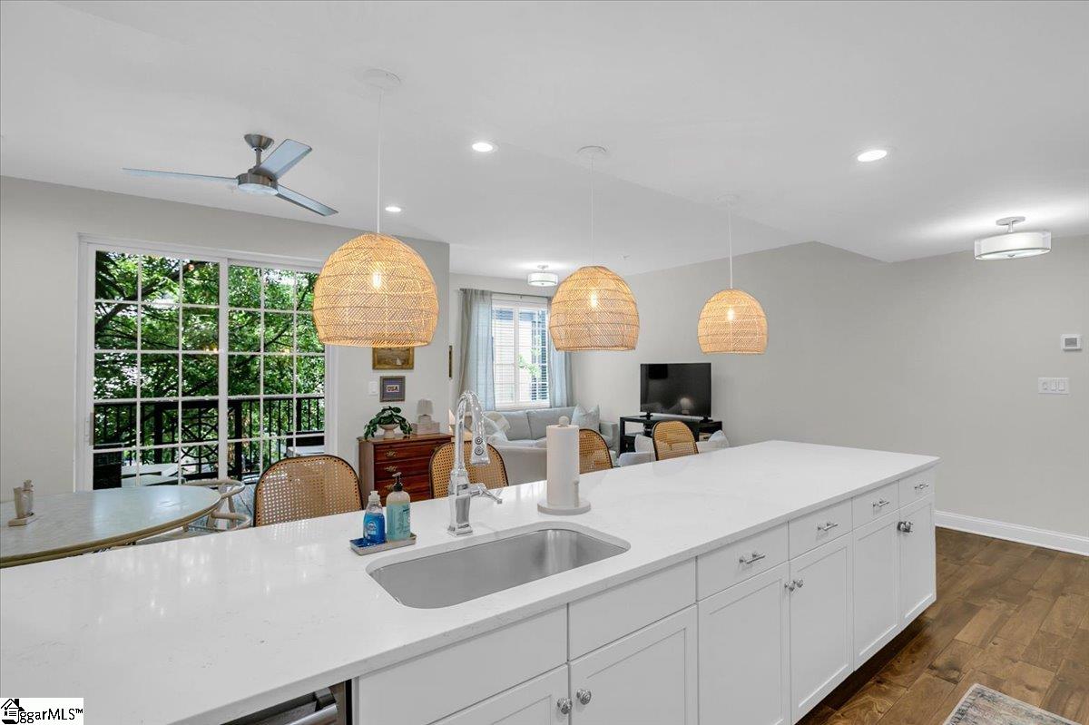 10 E Washington Street Property Photo 9