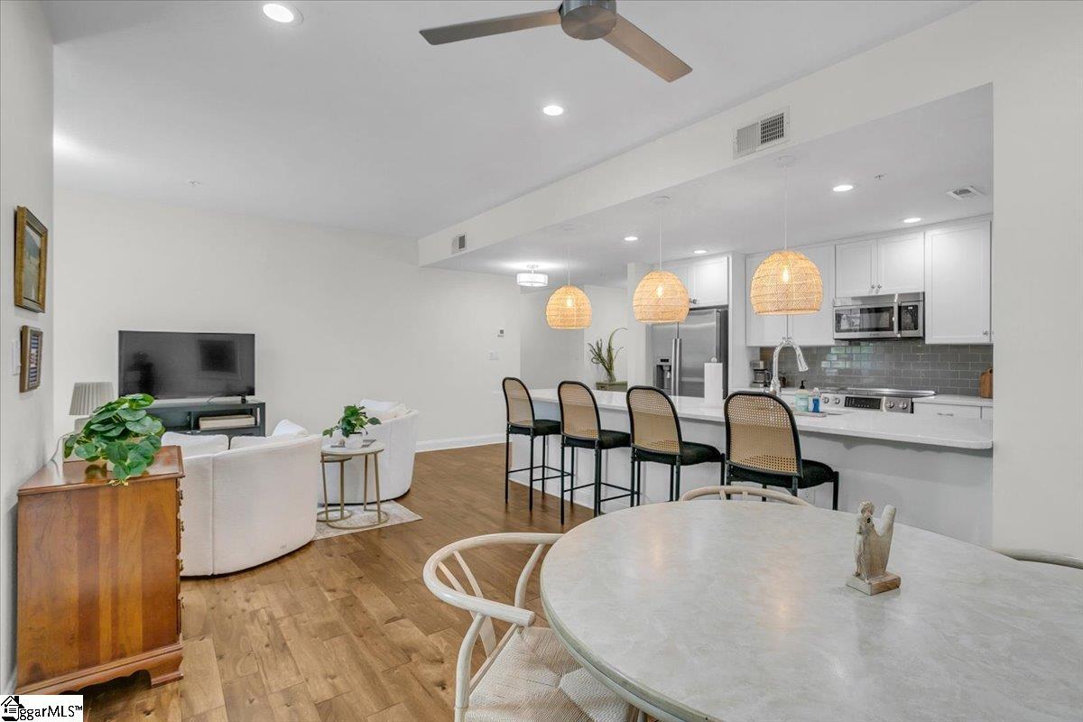 10 E Washington Street Property Photo 12