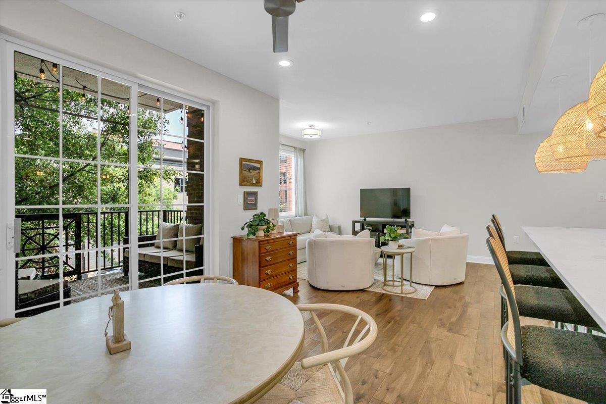 10 E Washington Street Property Photo 13