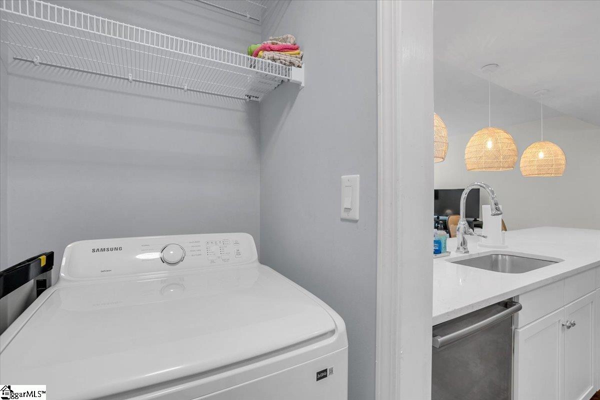 10 E Washington Street Property Photo 14