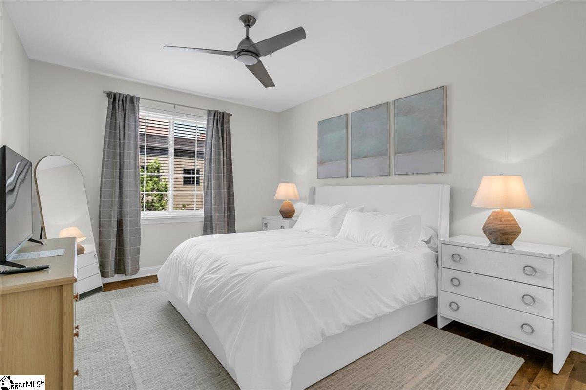 10 E Washington Street Property Photo 15