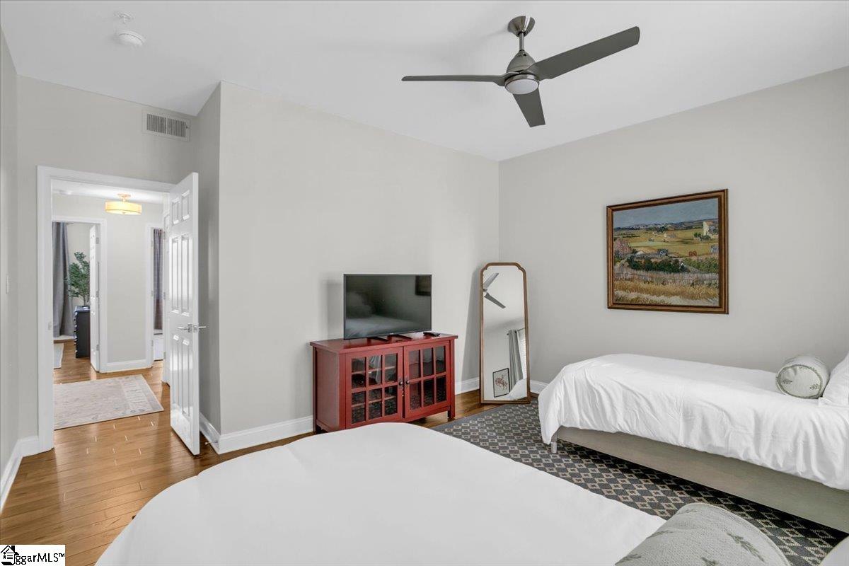 10 E Washington Street Property Photo 21