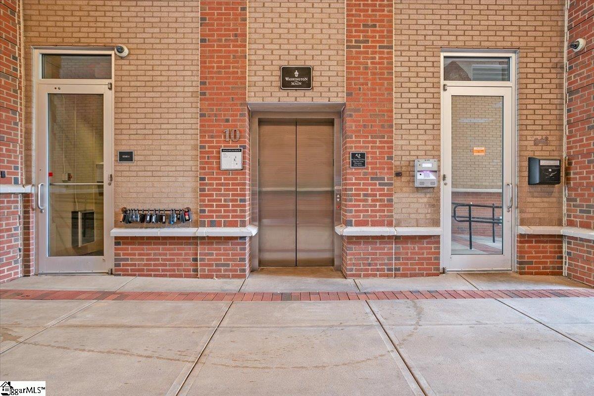 10 E Washington Street Property Photo 31