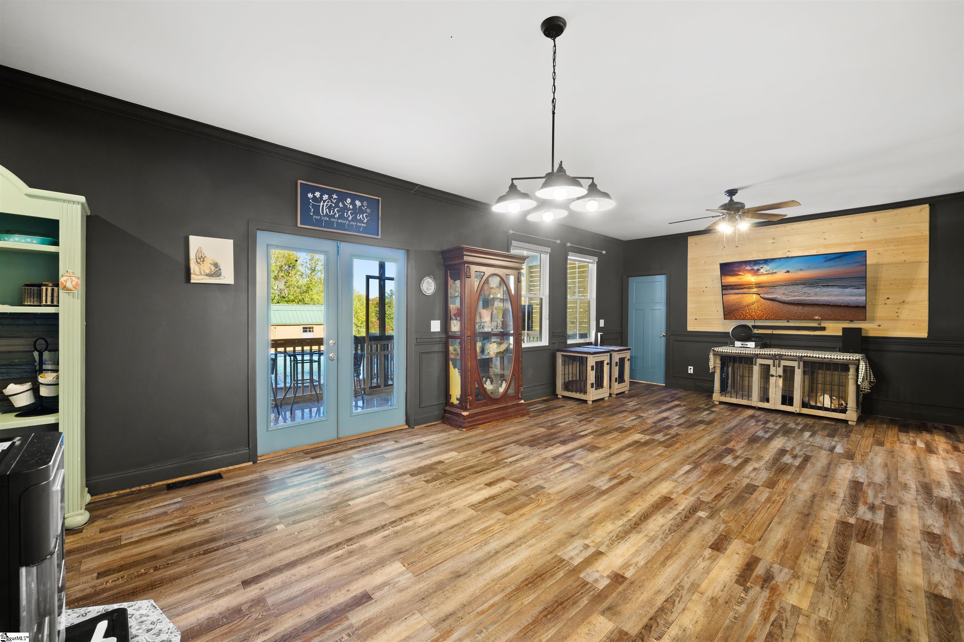 6206 State Park Road Property Photo 3