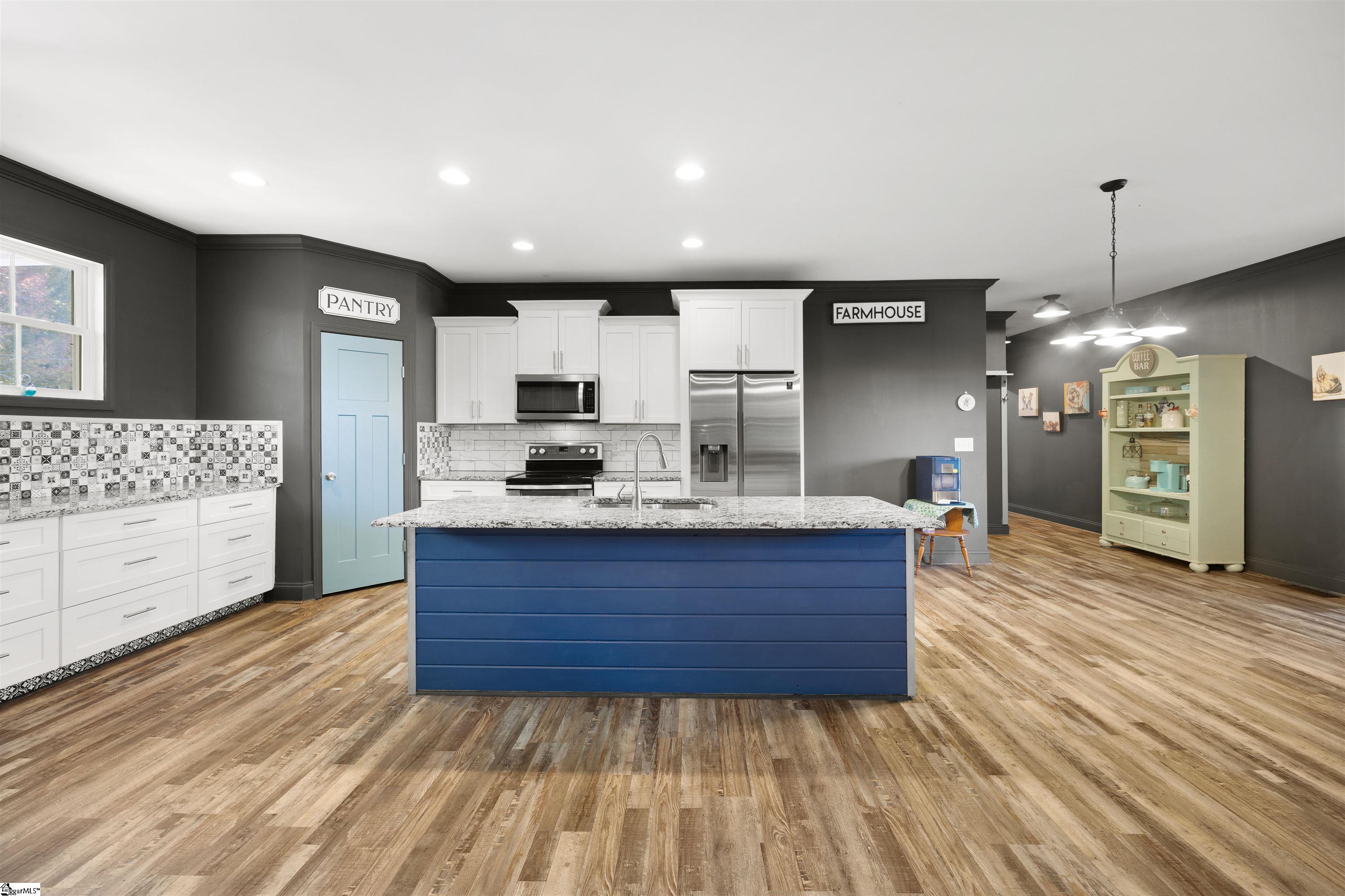6206 State Park Road Property Photo 10