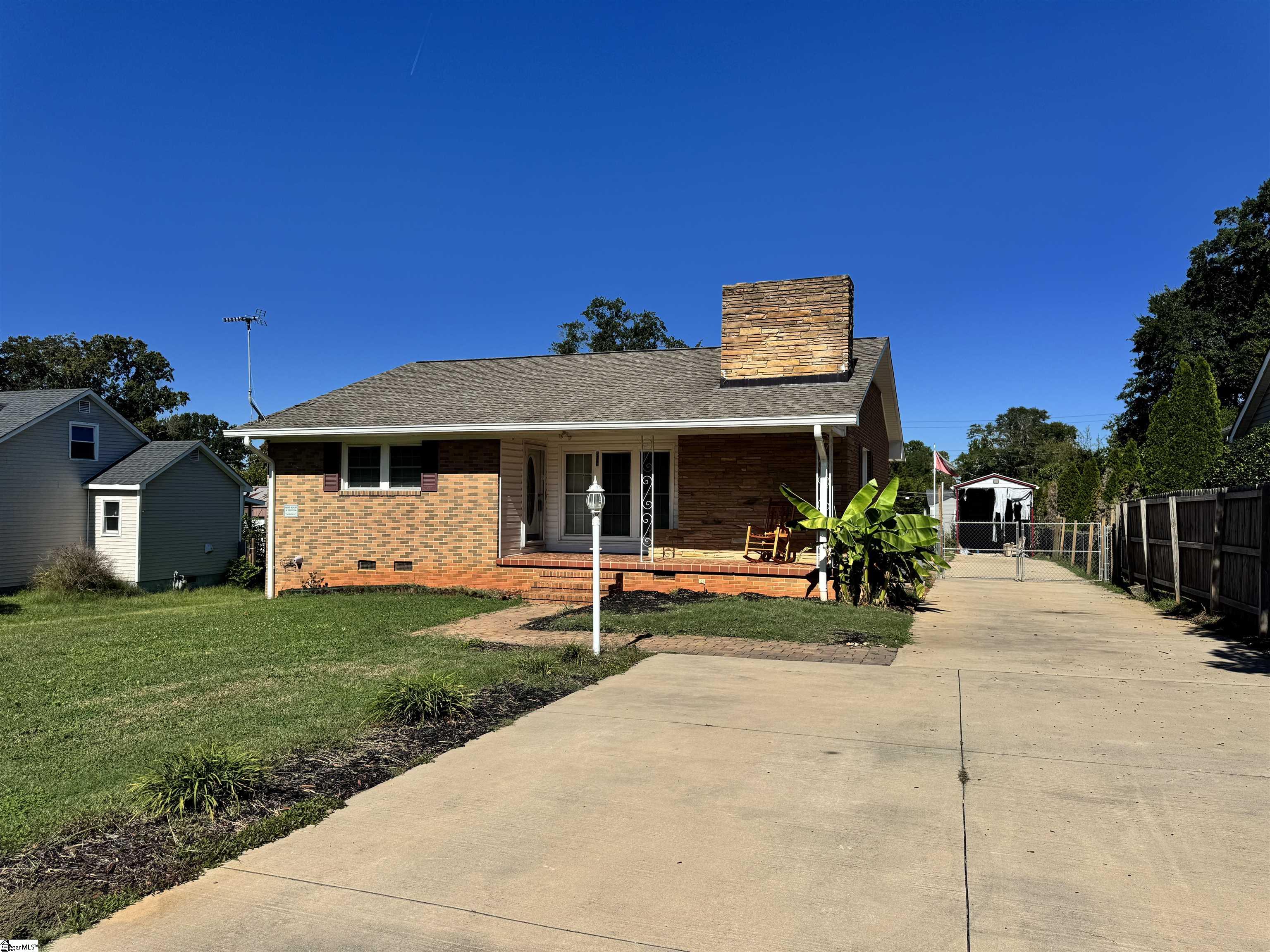 533 Alamo Street Property Photo 4