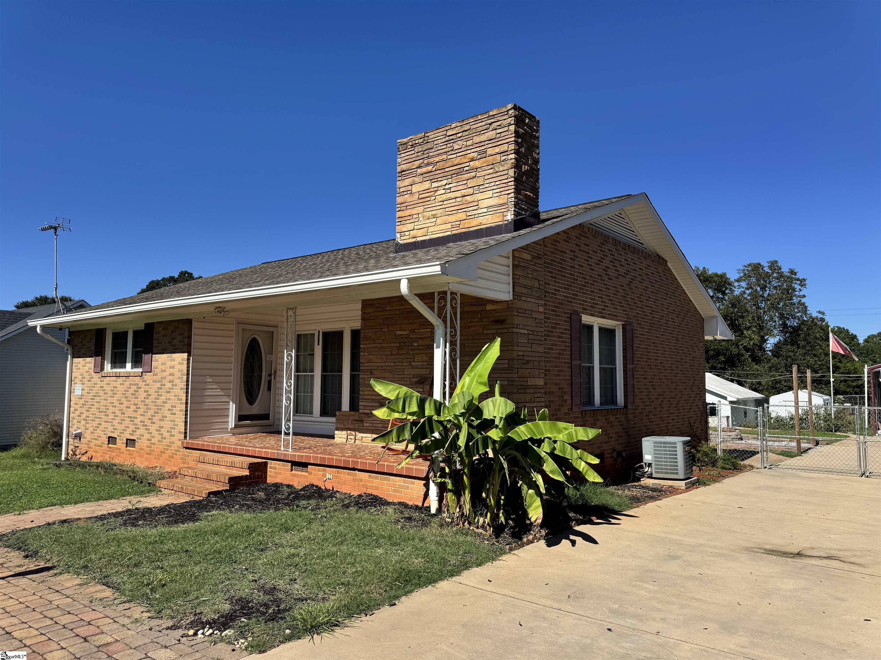 533 Alamo Street Property Photo 5