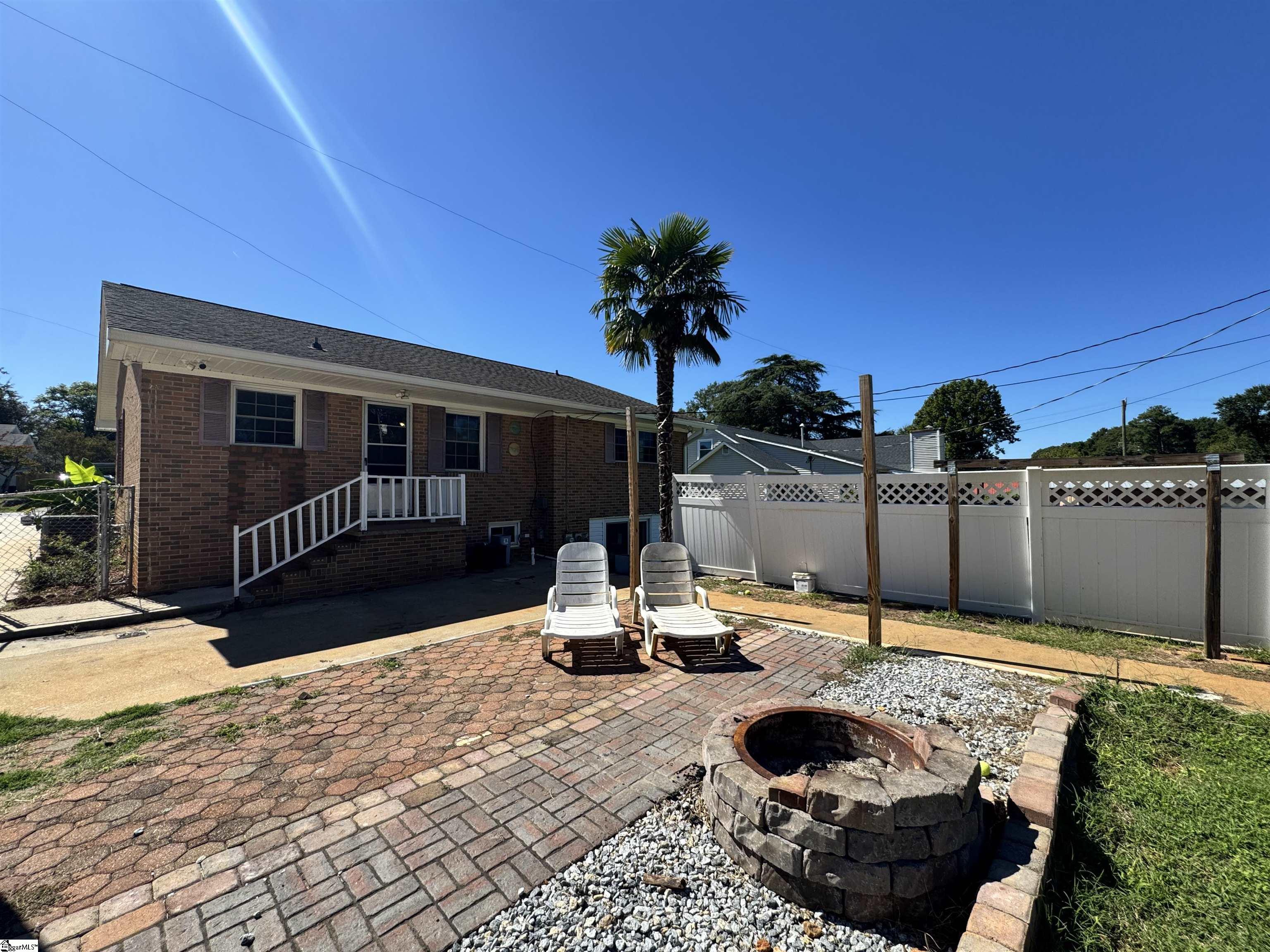533 Alamo Street Property Photo 6