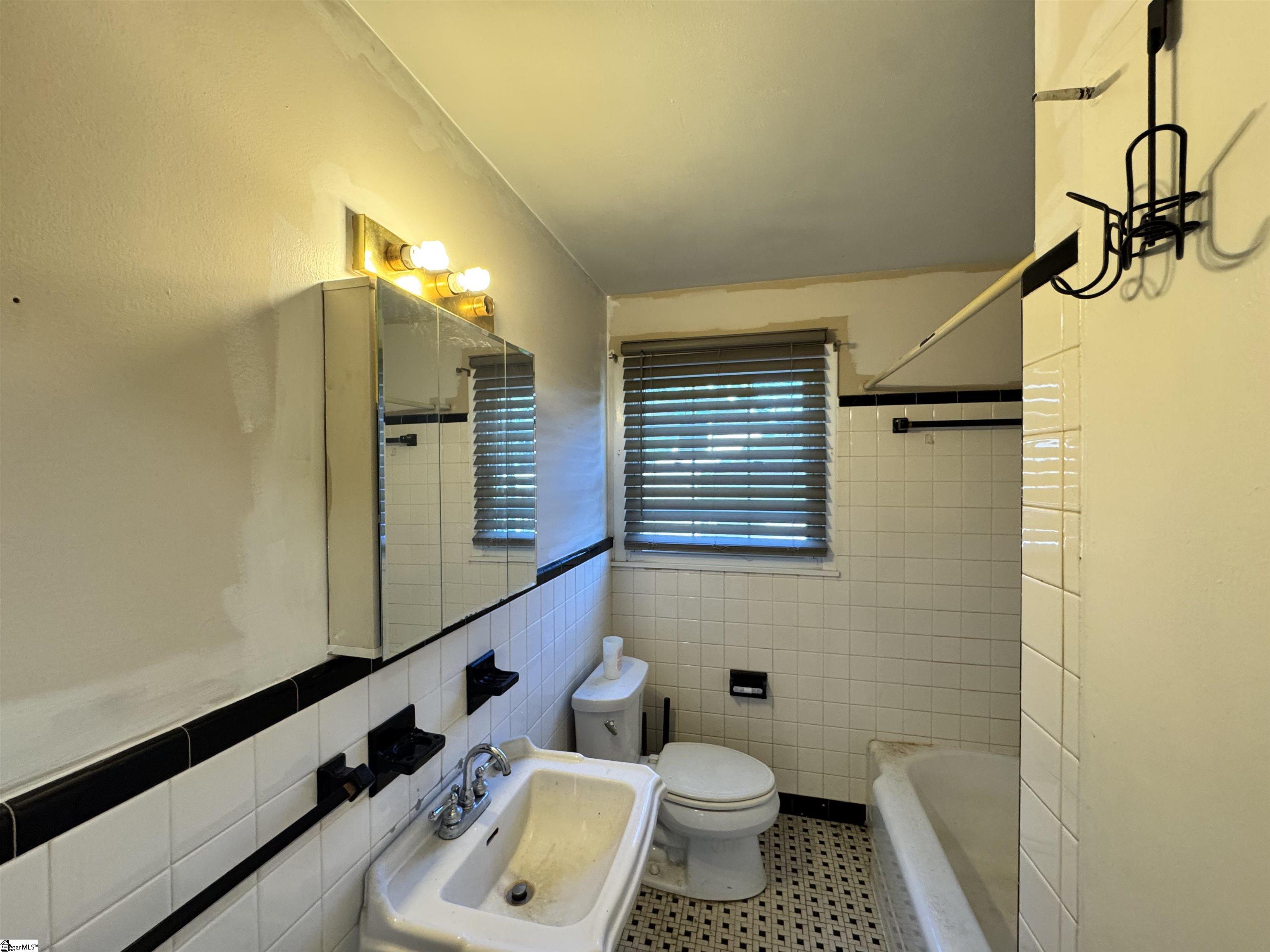 533 Alamo Street Property Photo 25