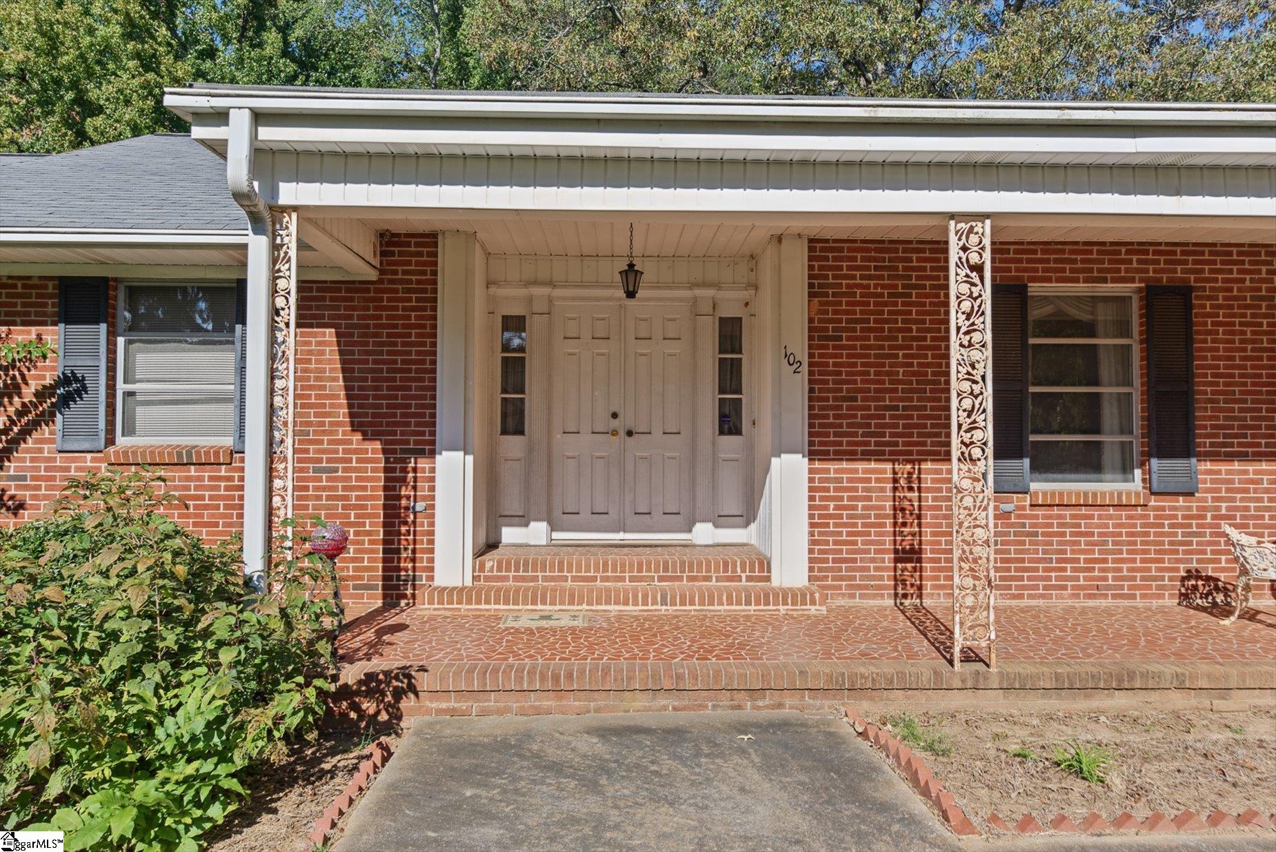 102 Lee Street Property Photo 4
