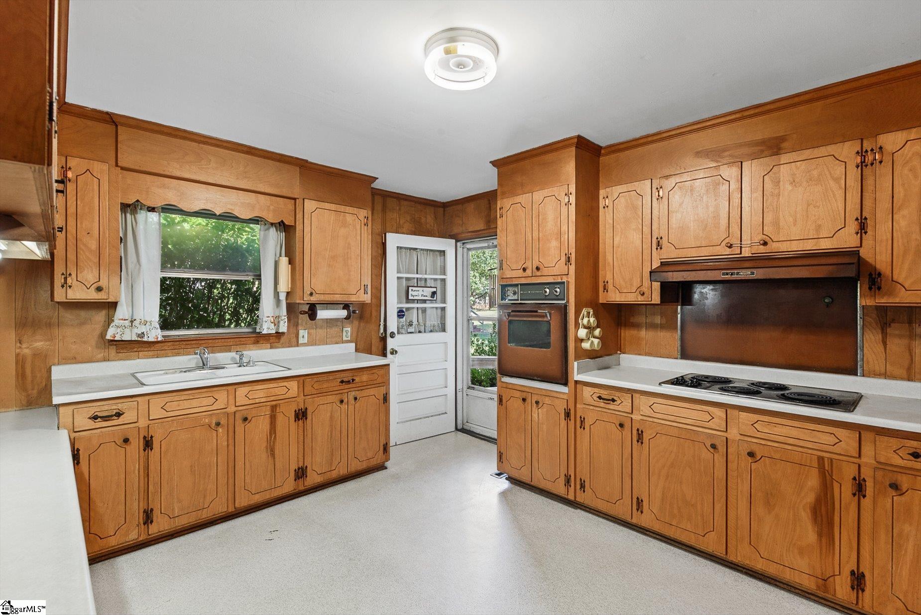 102 Lee Street Property Photo 13