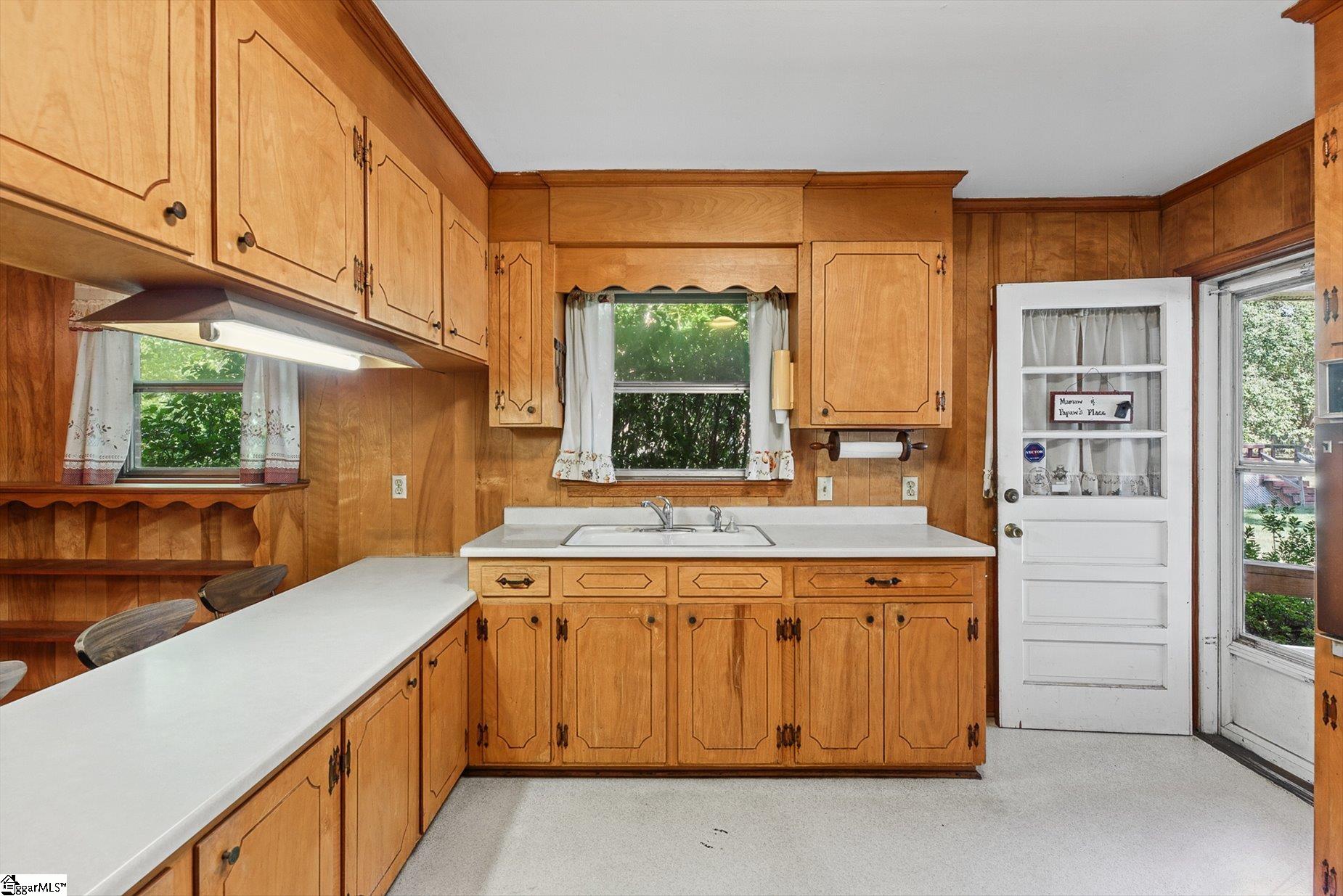 102 Lee Street Property Photo 14