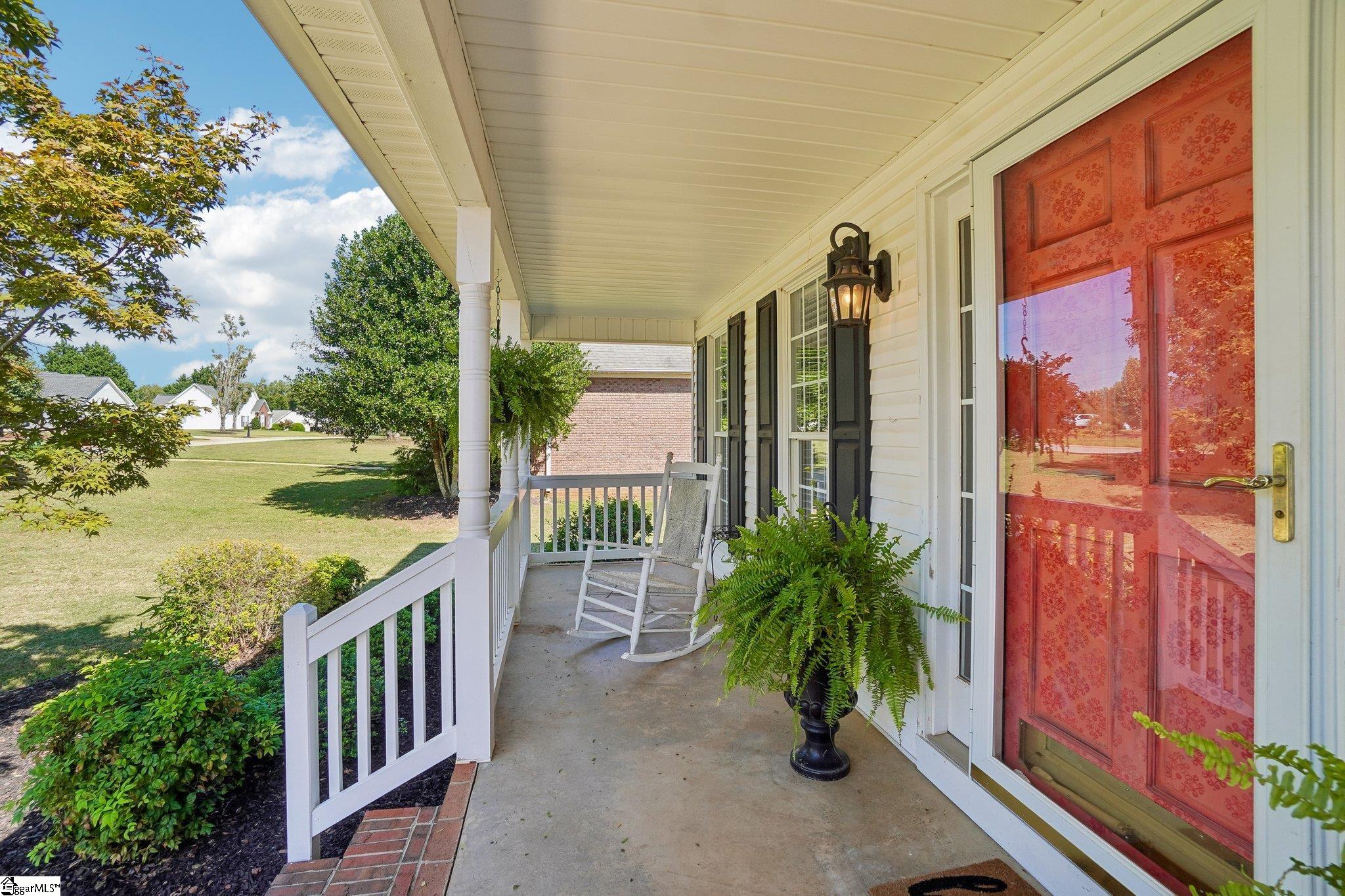 287 Hunters Pointe Drive Property Photo 2