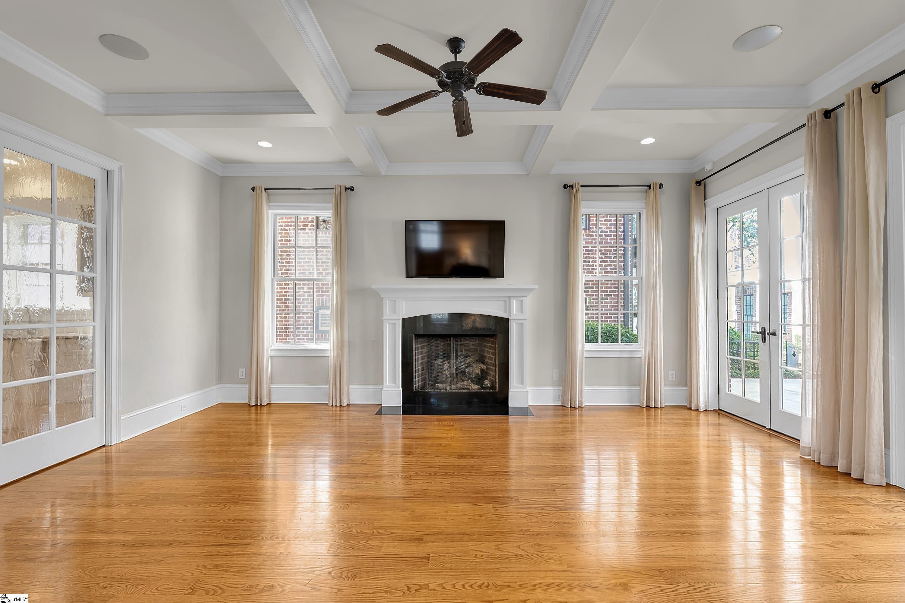 705 E Mcbee Avenue Property Photo 18
