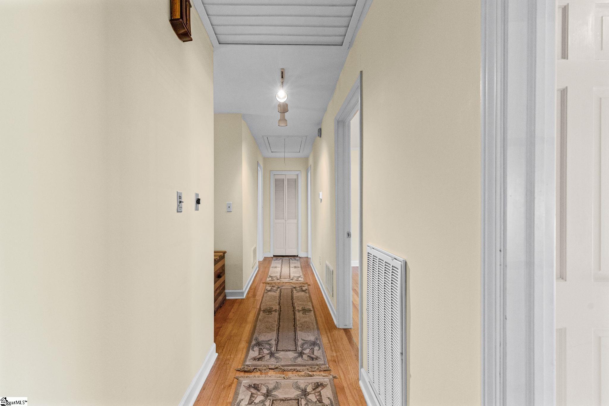 101 Jamestown Drive Property Photo 16
