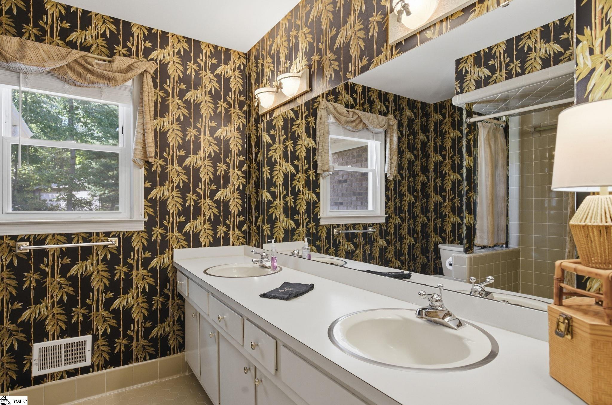 101 Jamestown Drive Property Photo 23