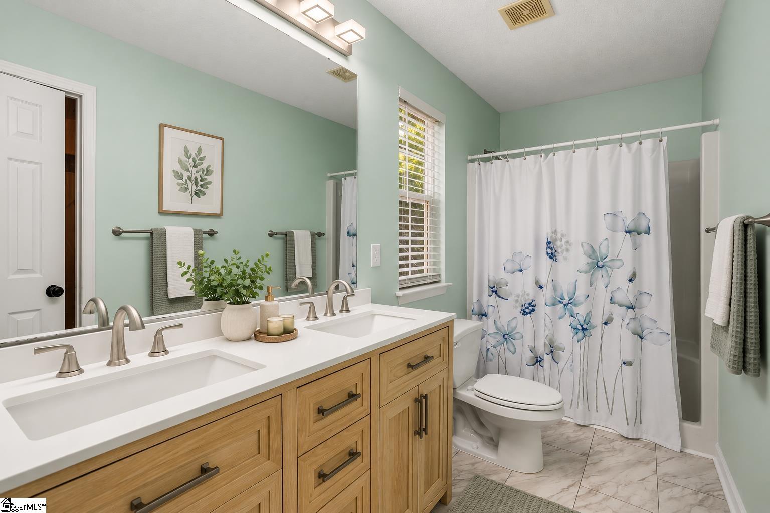 612 Crestwood Drive Property Photo 6