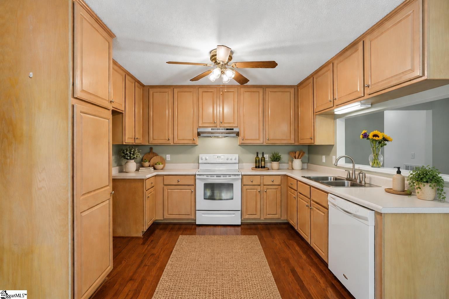 612 Crestwood Drive Property Photo 10