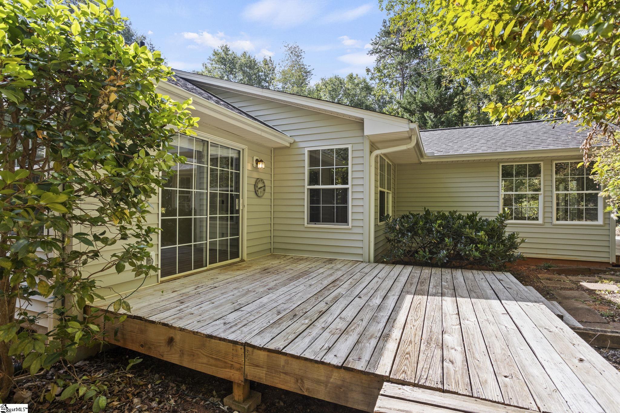 612 Crestwood Drive Property Photo 18