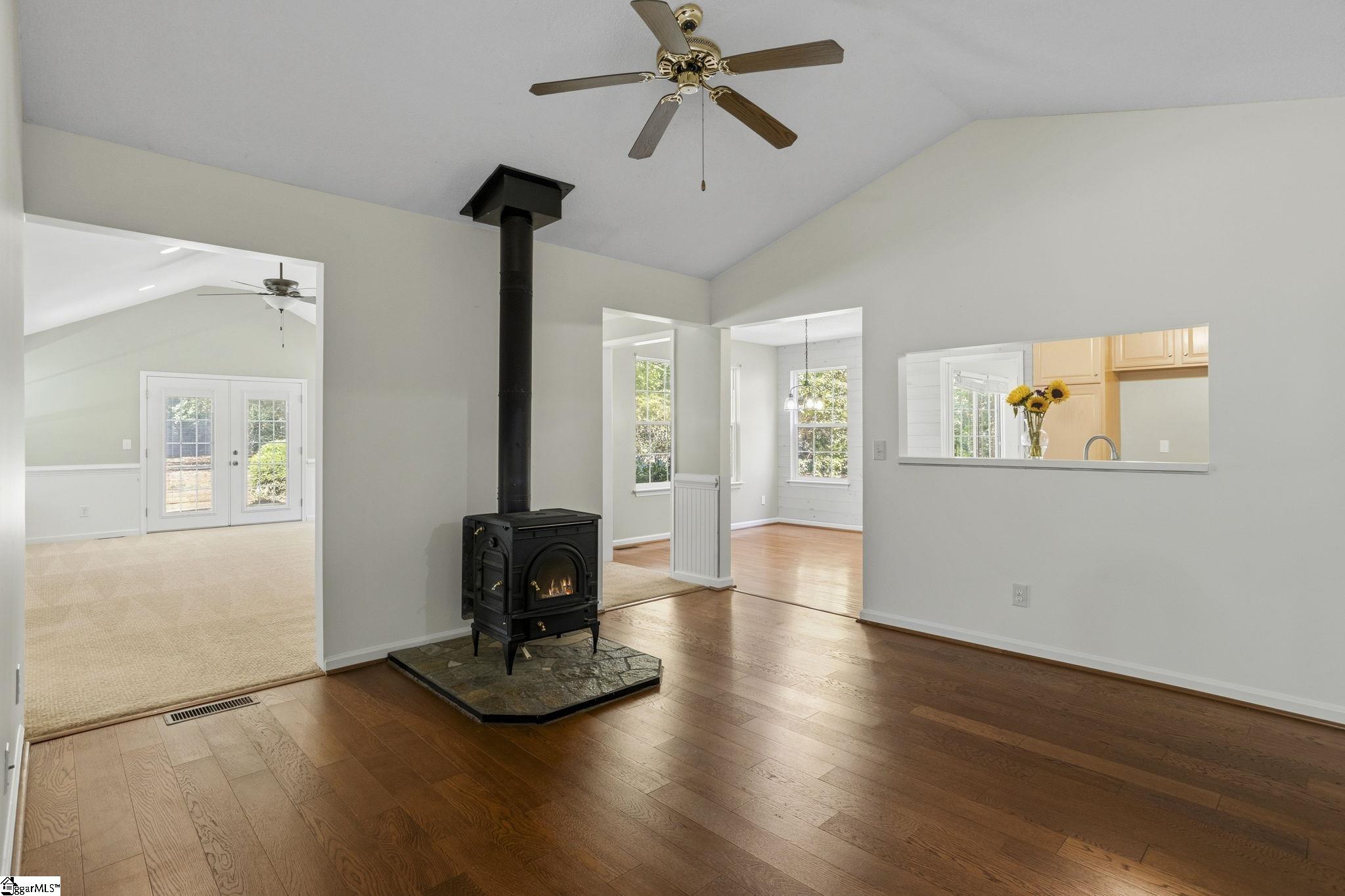 612 Crestwood Drive Property Photo 25