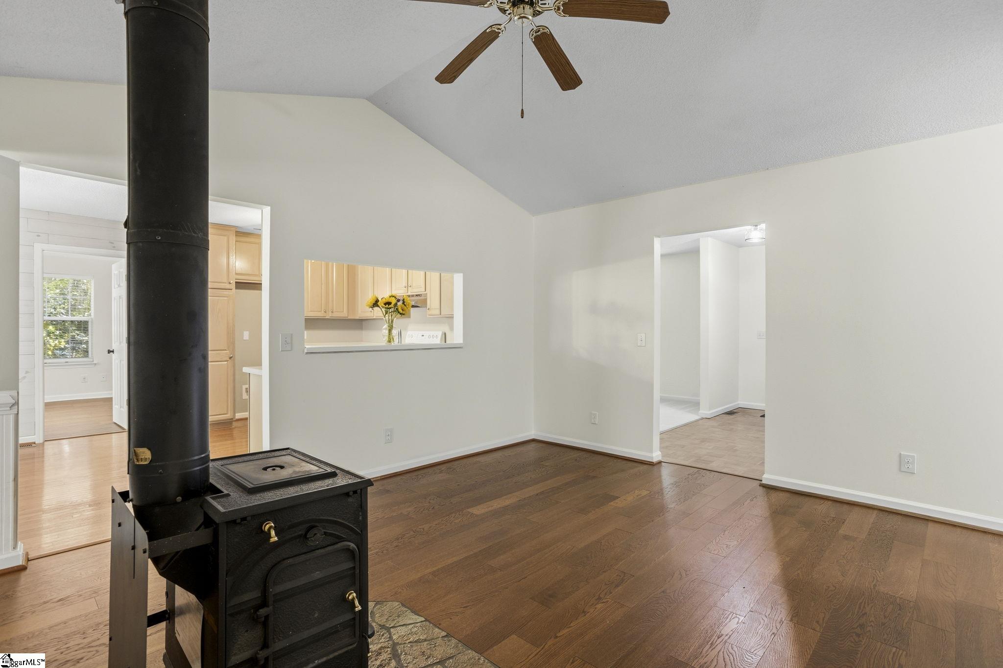 612 Crestwood Drive Property Photo 26