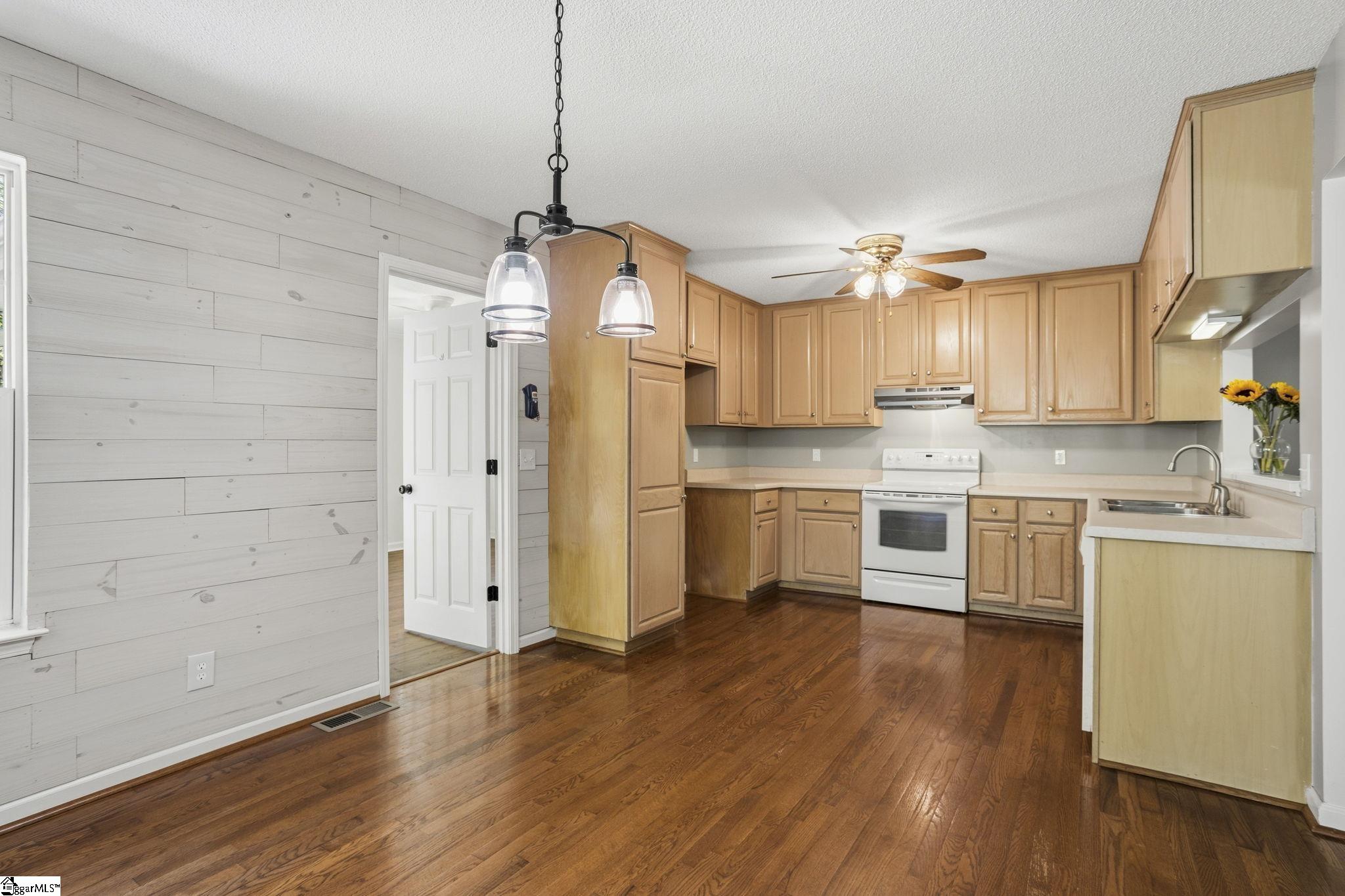 612 Crestwood Drive Property Photo 28