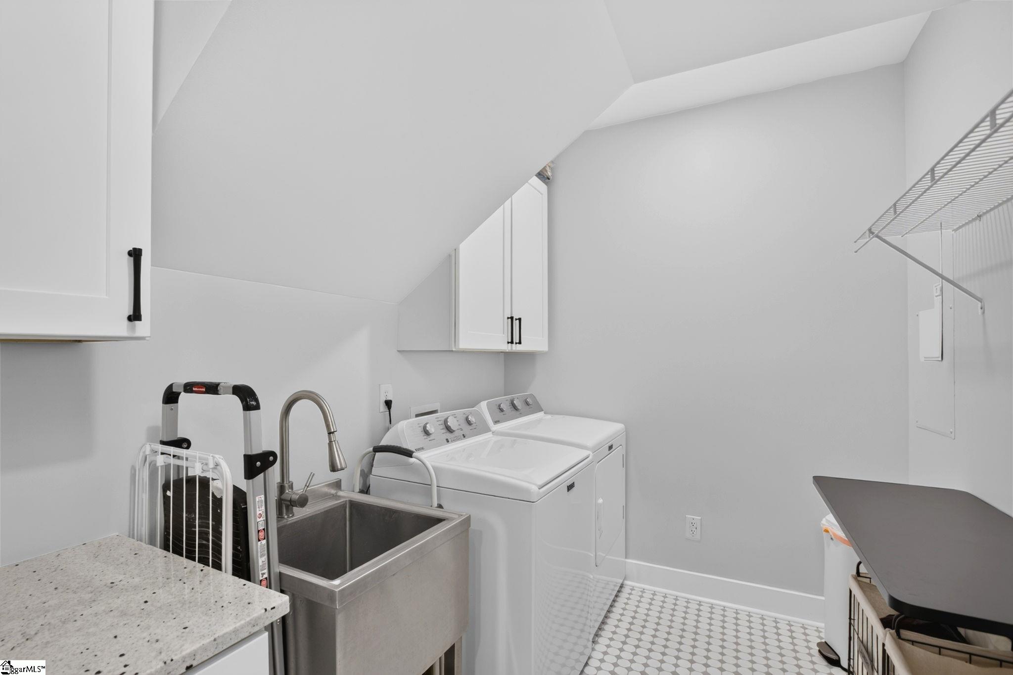 1011 Center Road Property Photo 17