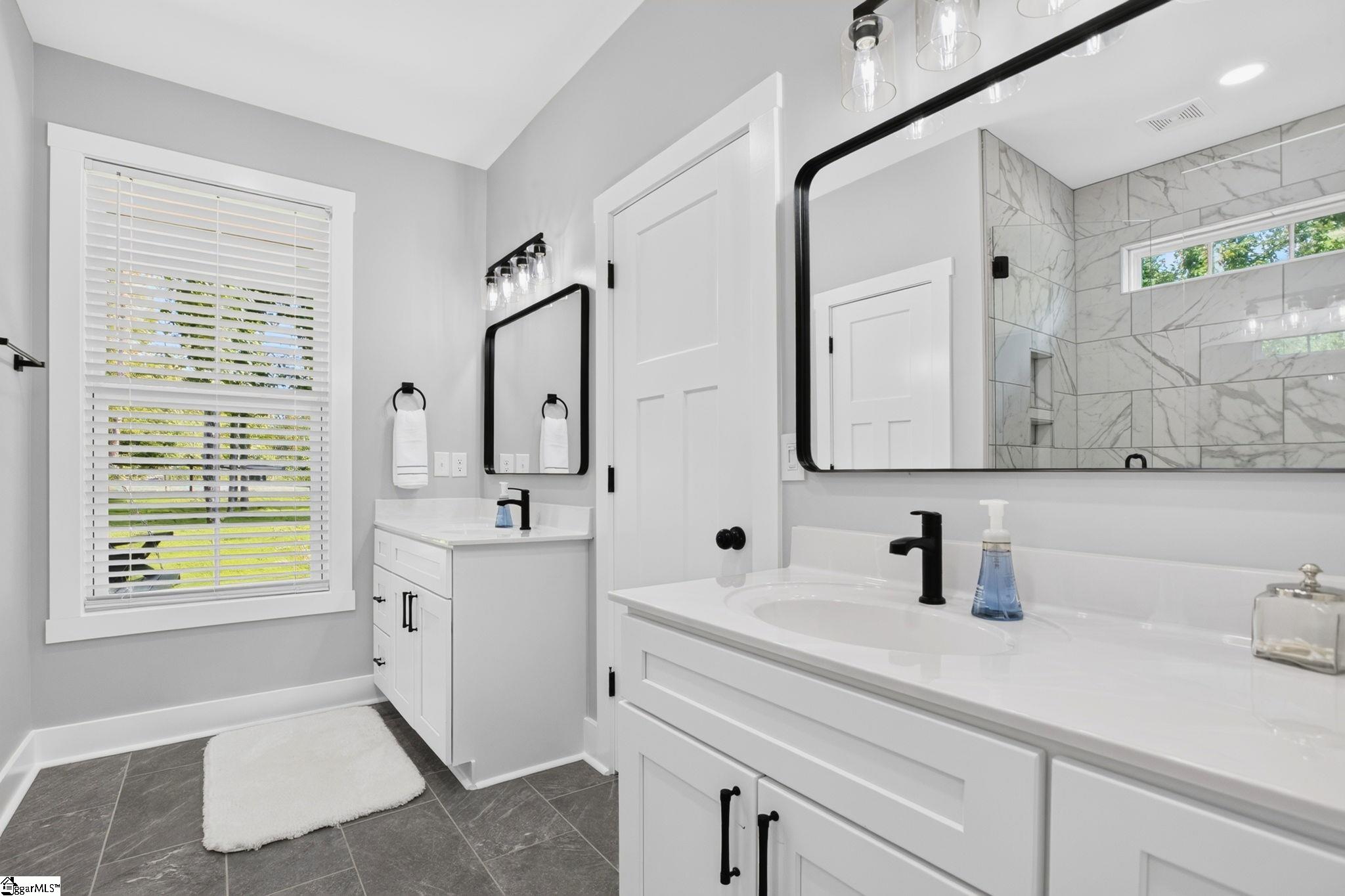 1011 Center Road Property Photo 20