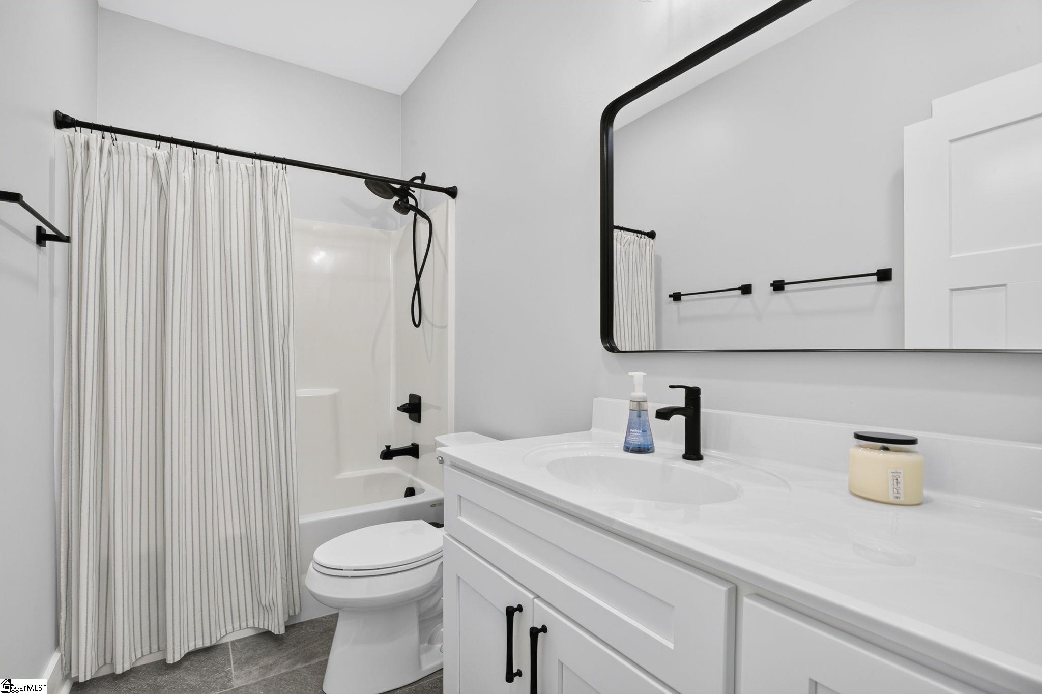 1011 Center Road Property Photo 25
