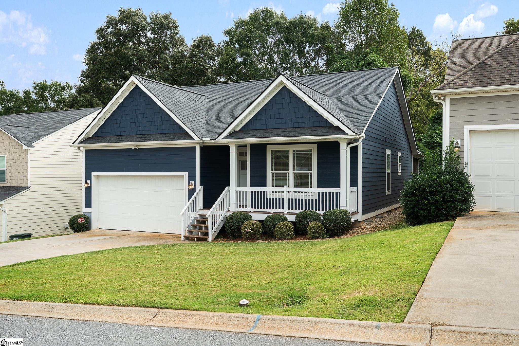126 Colonial Walk Property Photo 2