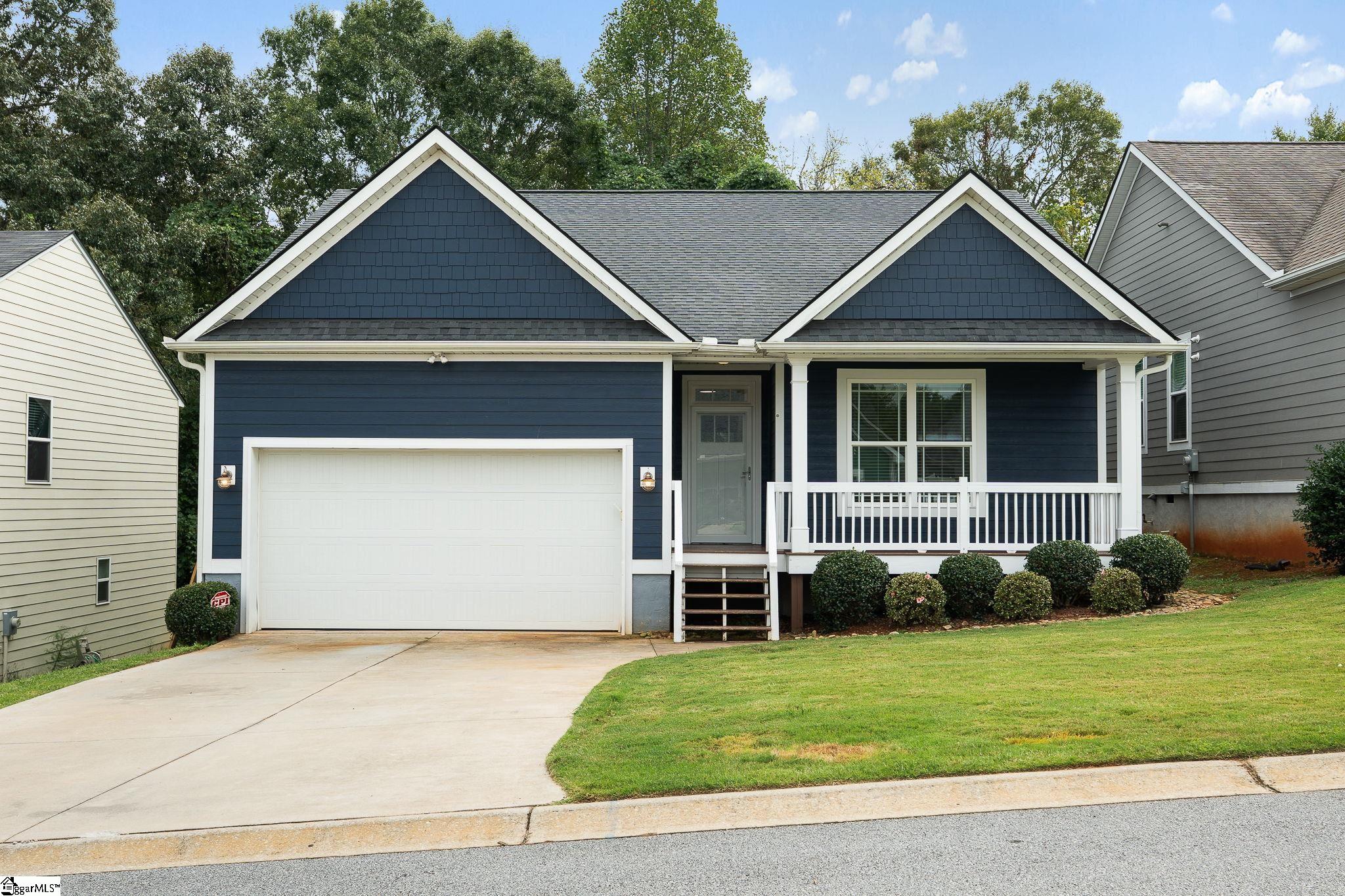 126 Colonial Walk Property Photo 4