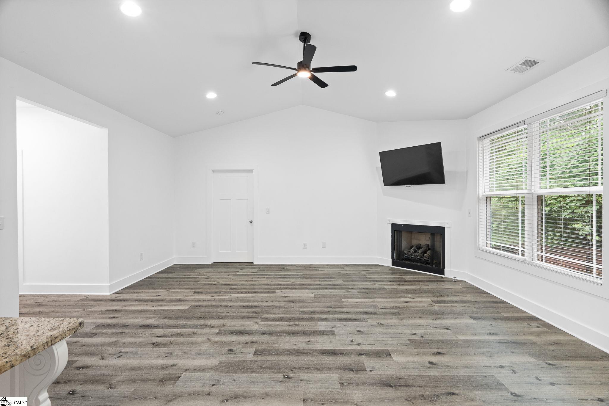 126 Colonial Walk Property Photo 15