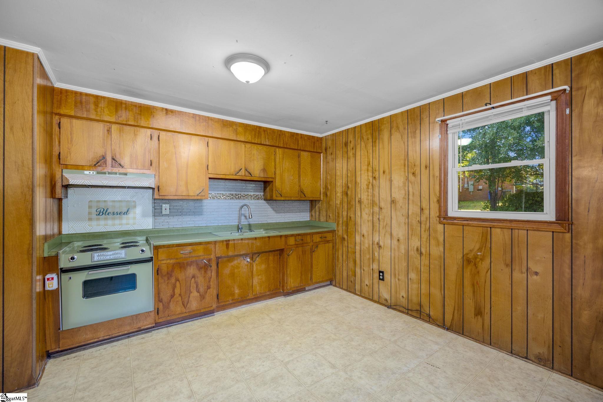 123 Paris View Drive Property Photo 7
