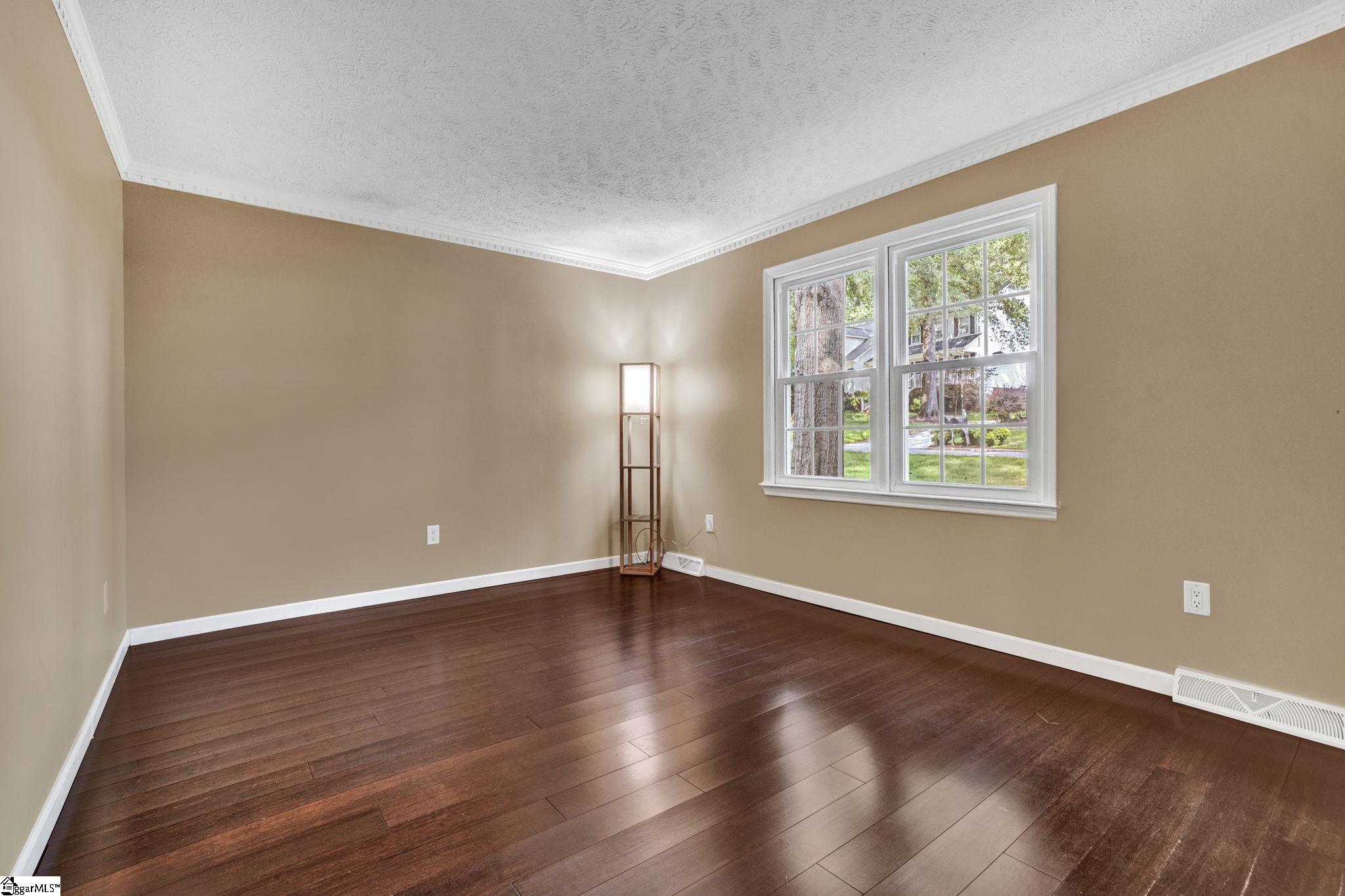 215 E Shefford Street Property Photo 7