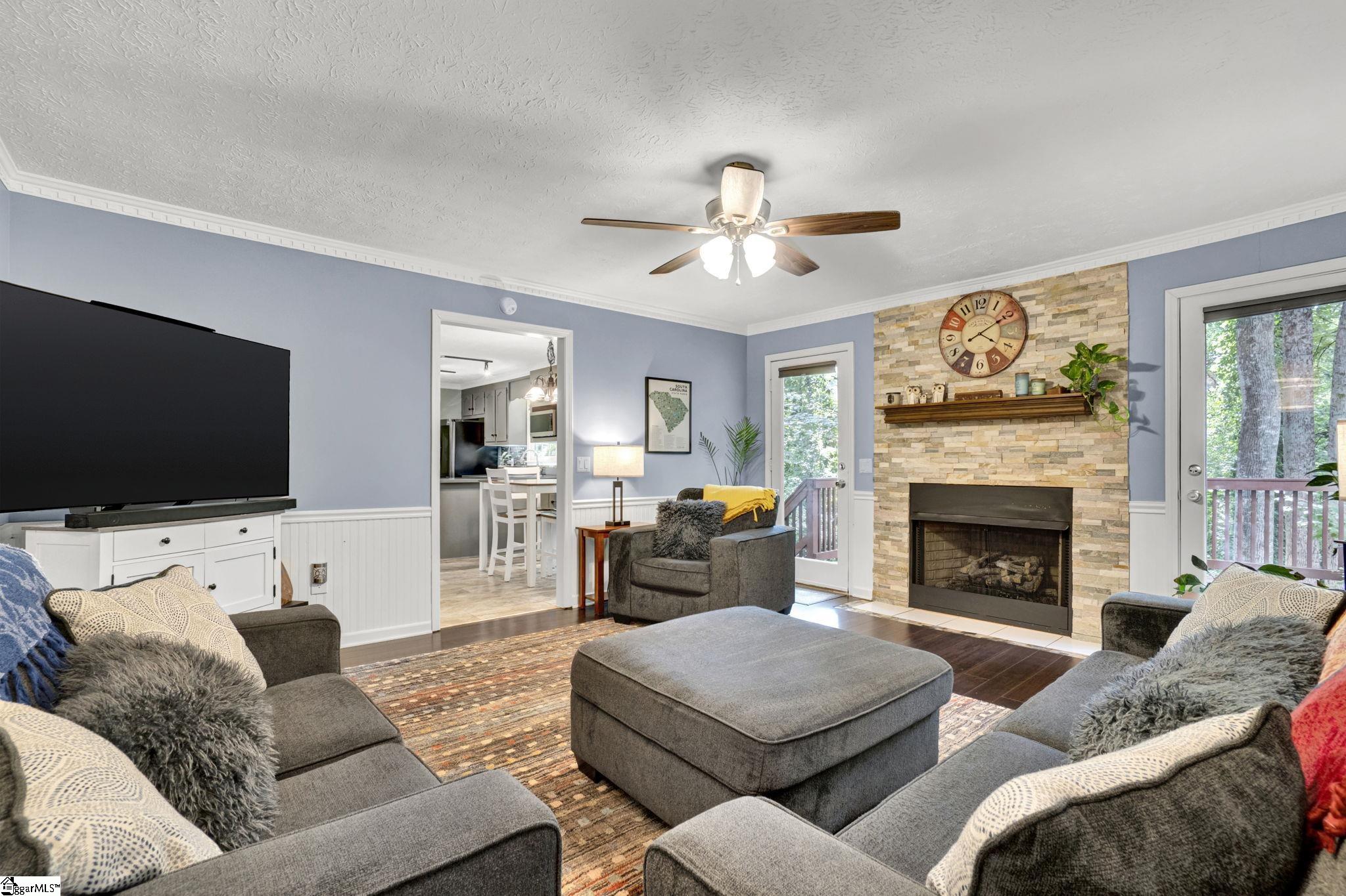 215 E Shefford Street Property Photo 14
