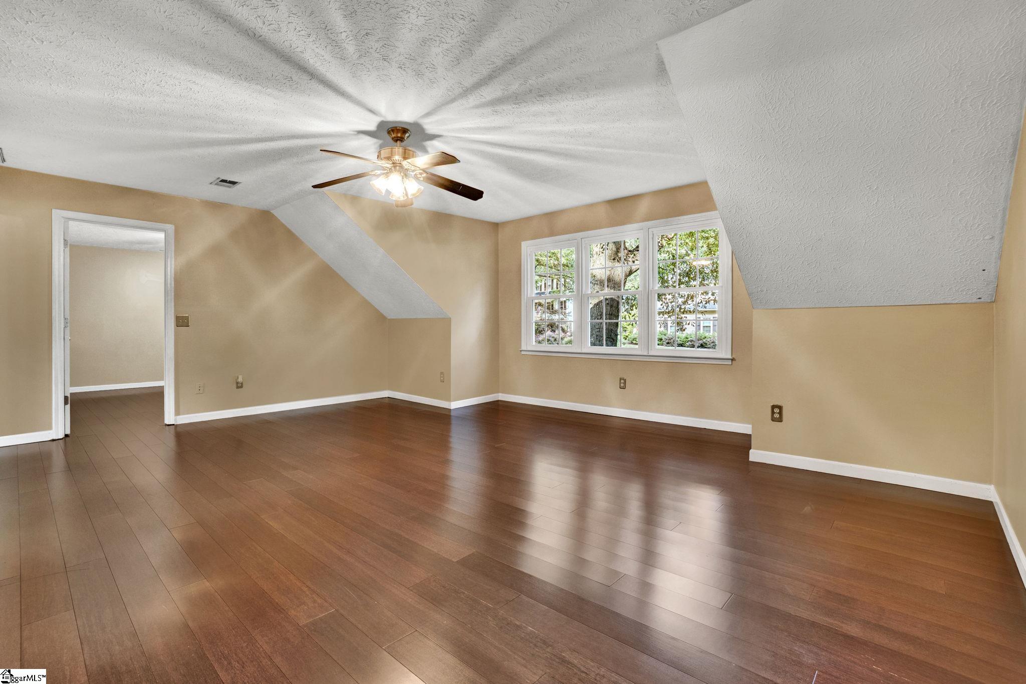 215 E Shefford Street Property Photo 17