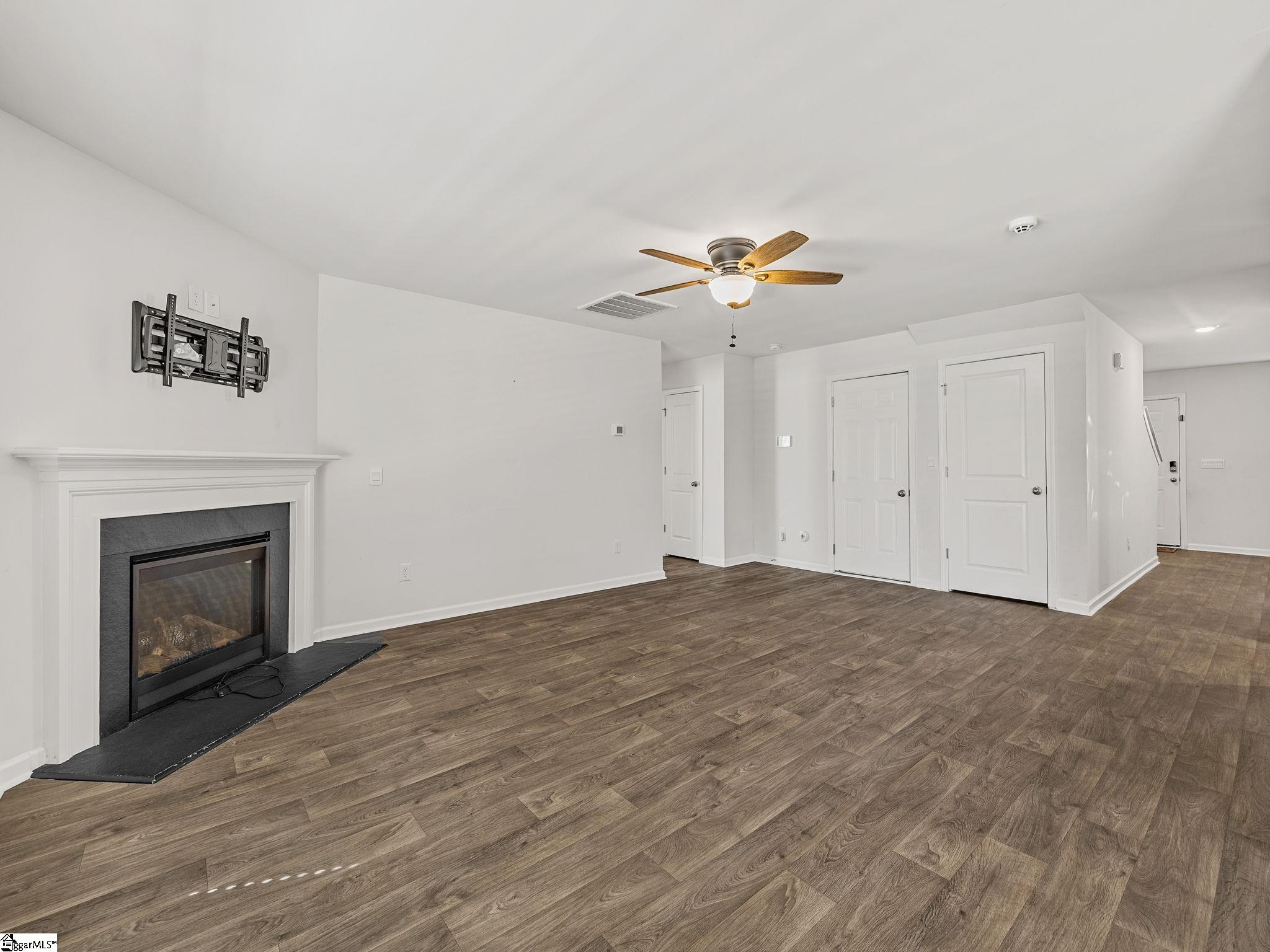 113 Foxcroft Court Property Photo 3