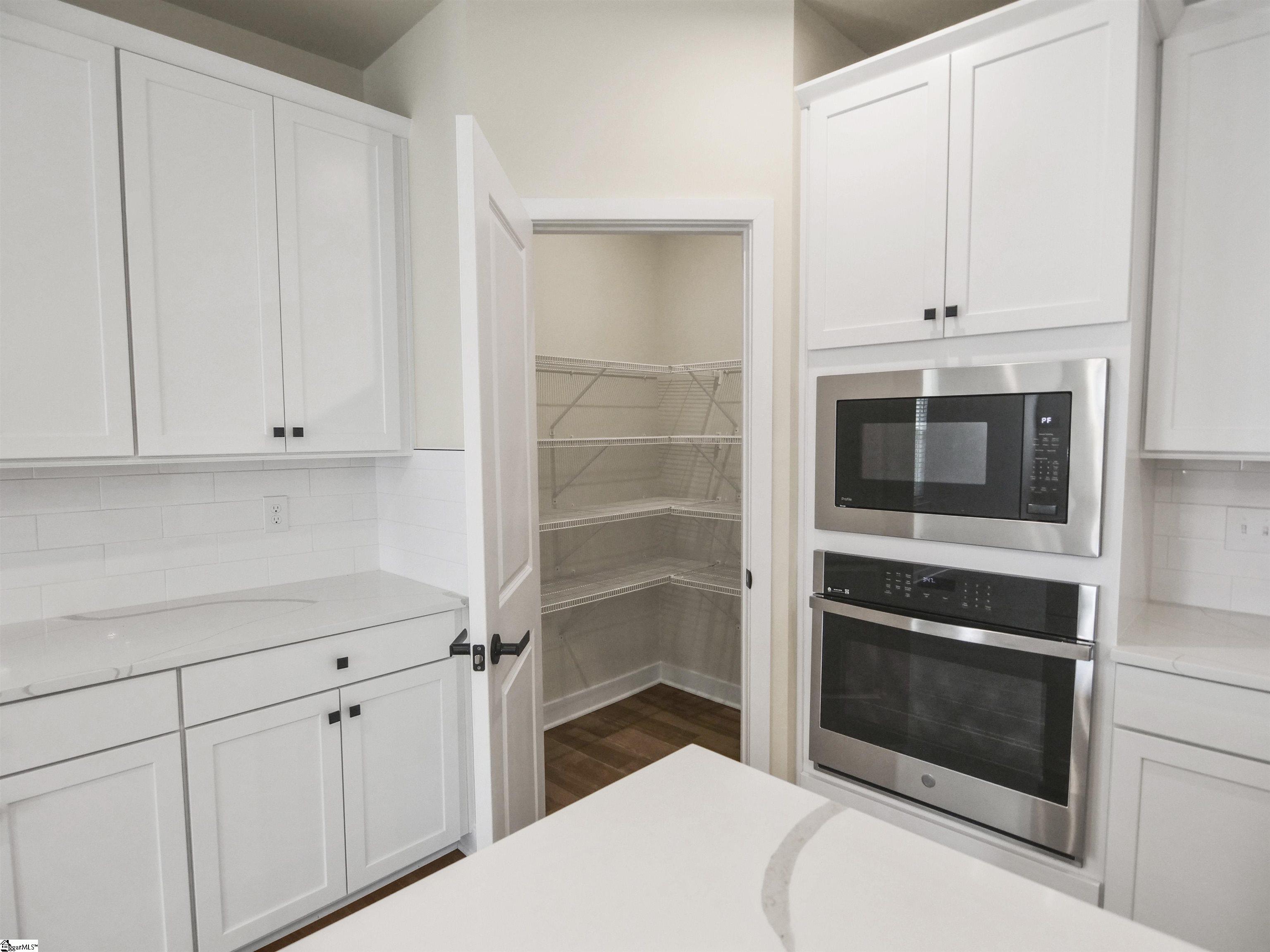 1605555 Property Photo 3