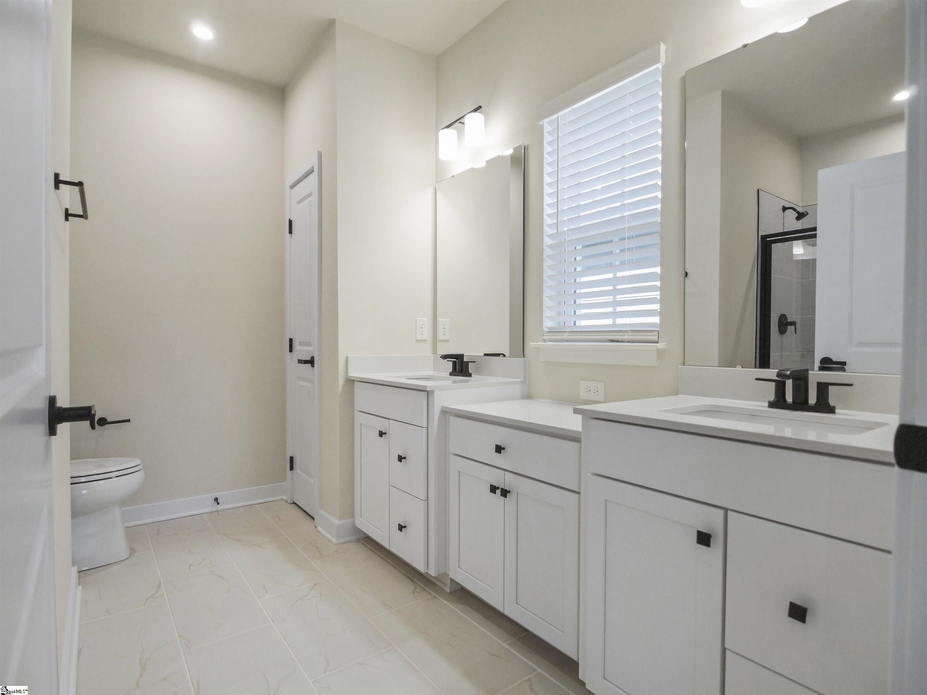 1605555 Property Photo 4