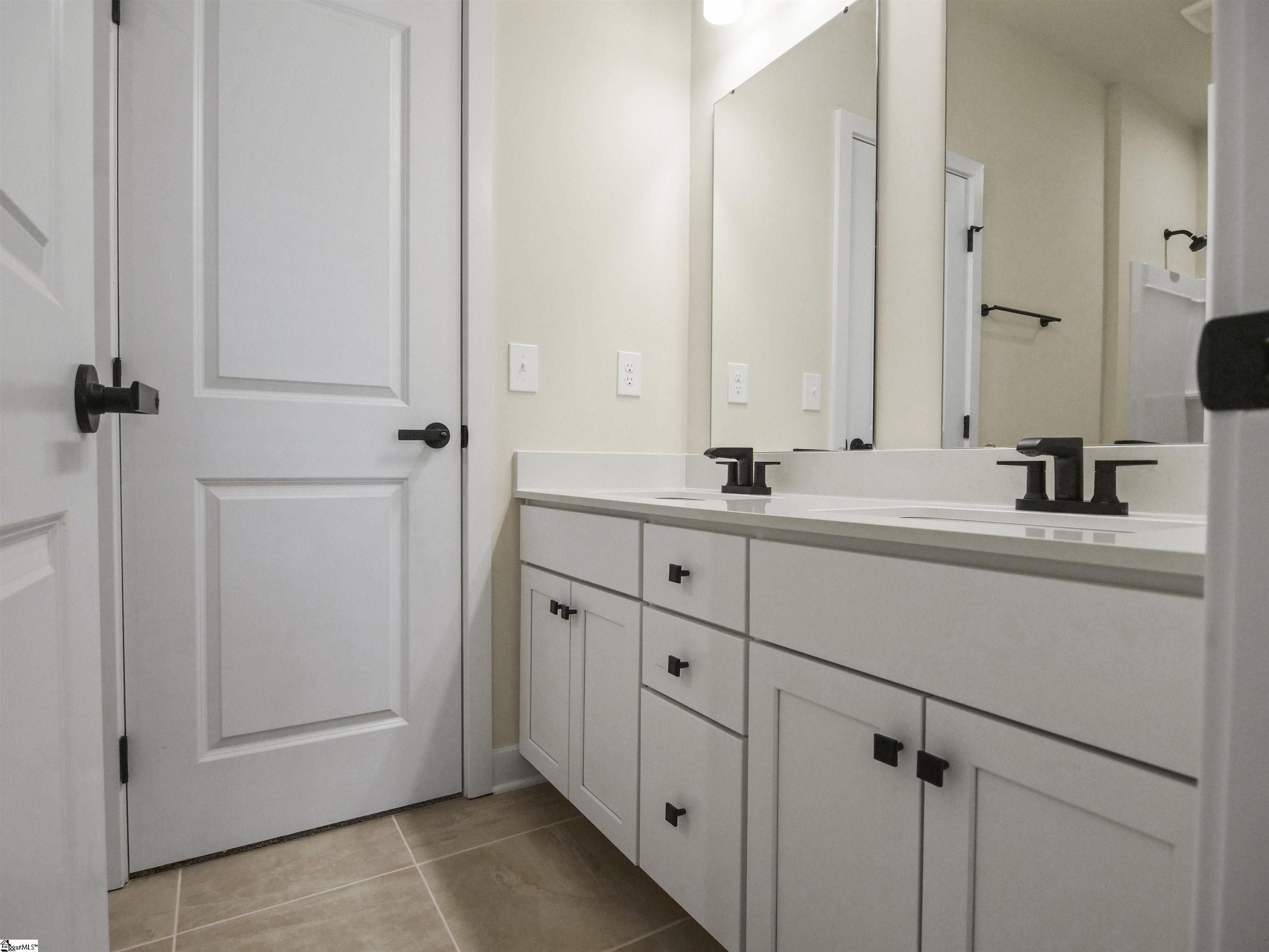 1605555 Property Photo 5