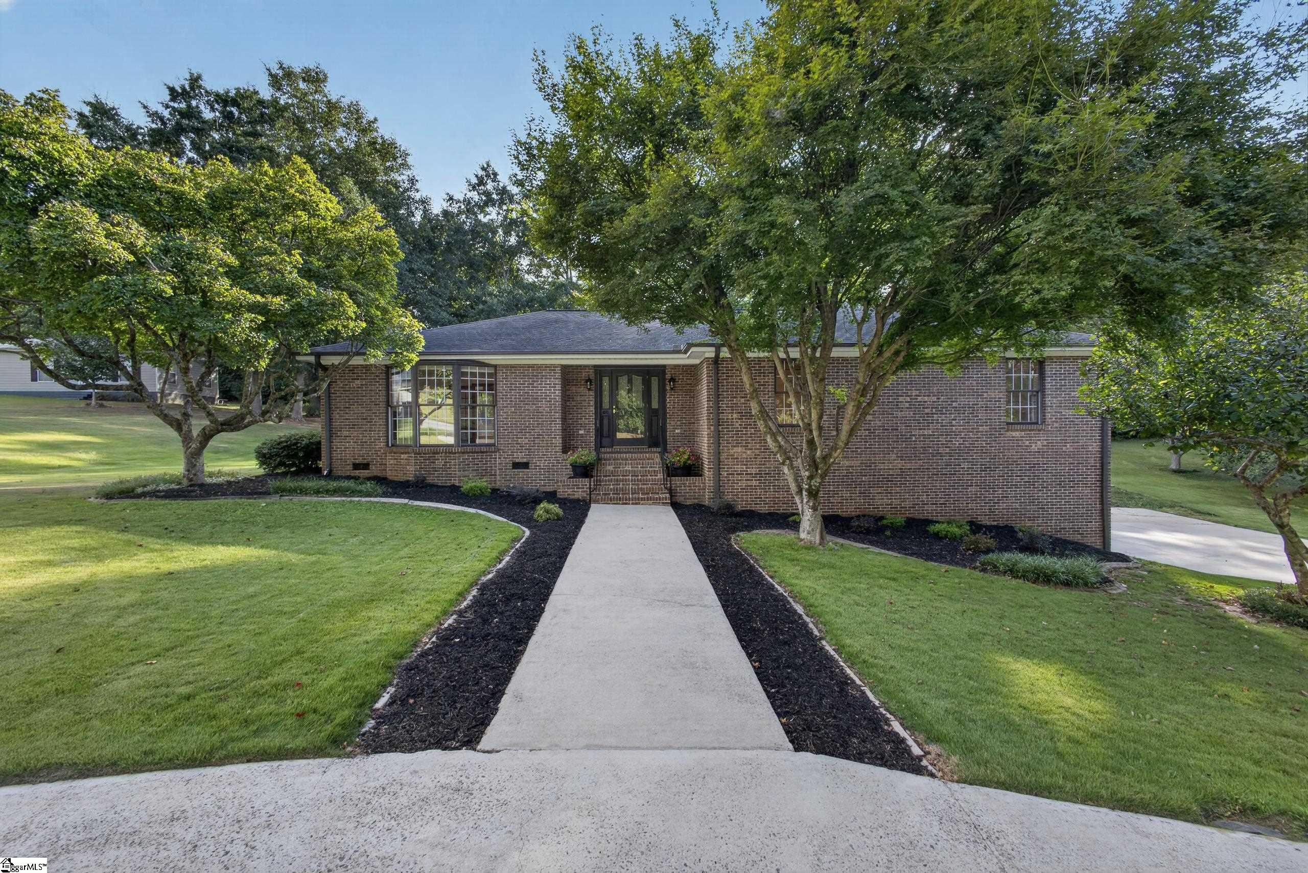 5 Crestline Road Property Photo 1
