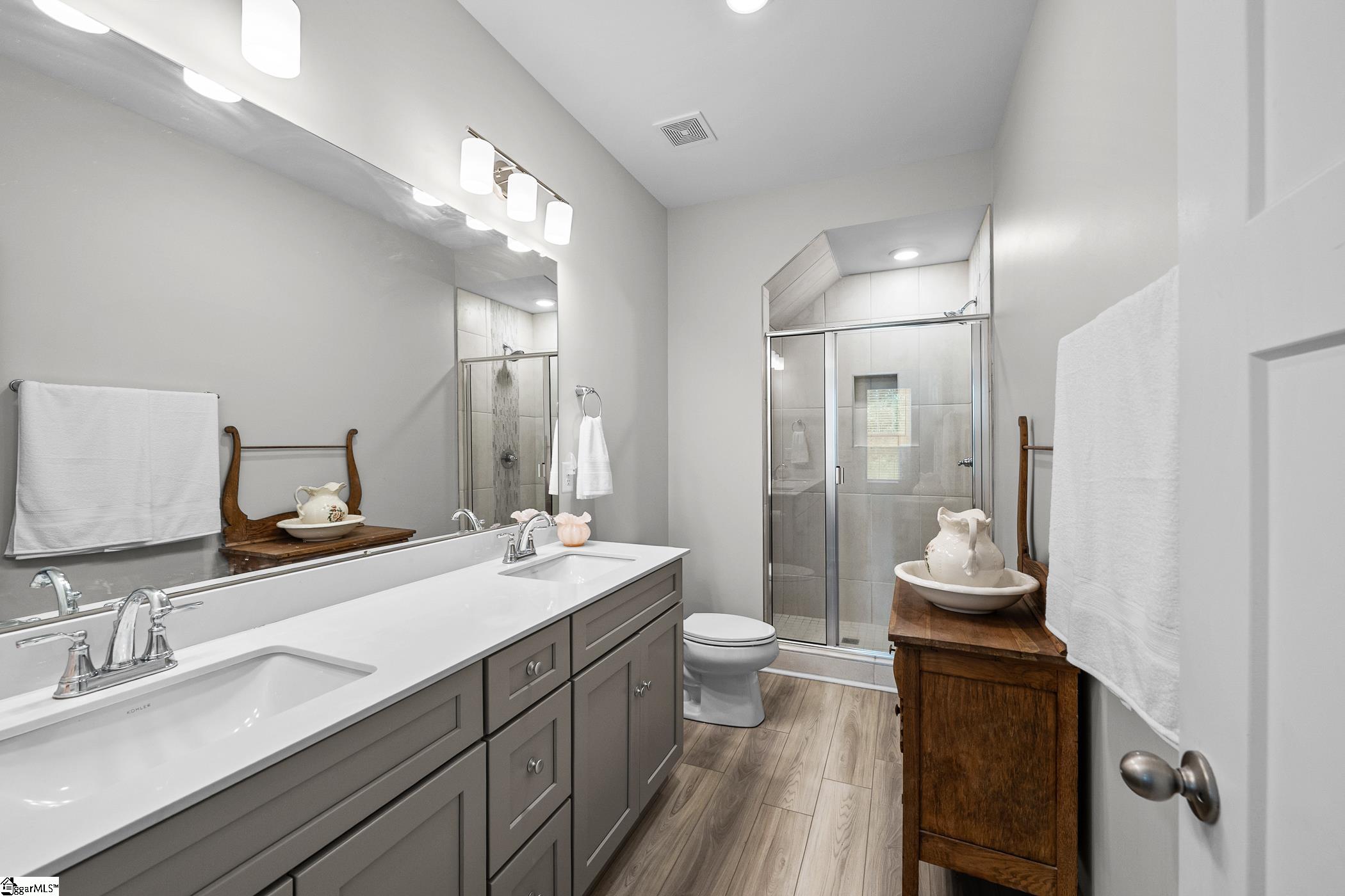 414 Ambleside Lane Property Photo 13